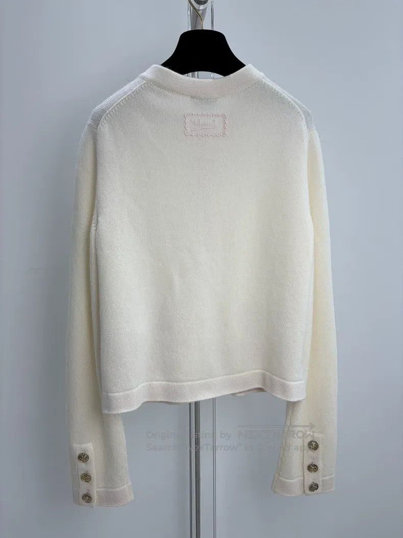 Chanel Chanel Multi-element button white knitted cardigan coat Size XS / US 0-2 / IT 36-38 - 2 Thumbnail