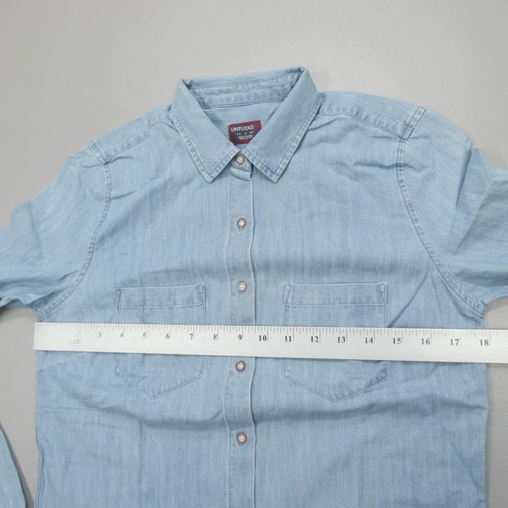 UNTUCKit UNTUCKit Alleanza Button Front Shirt Women's Size 2 Blue Chambray Regular Shirt Women Blue Chambray Basic Button-Up Casual Womens Size XS / US 0-2 / IT 36-38 - 4 Thumbnail