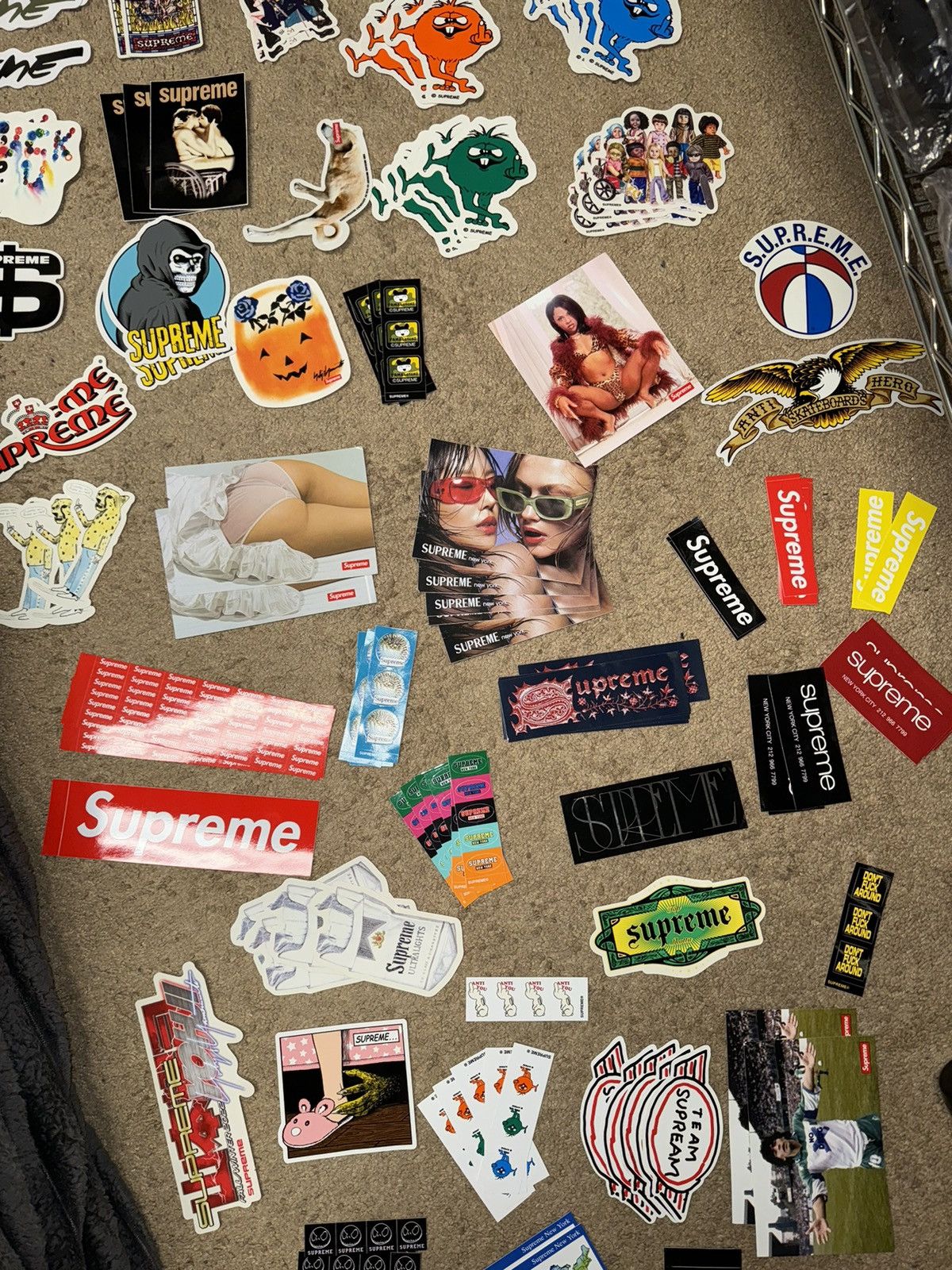 Supreme Supreme Sticker and Free Gift Collection Size ONE SIZE - 1 Thumbnail