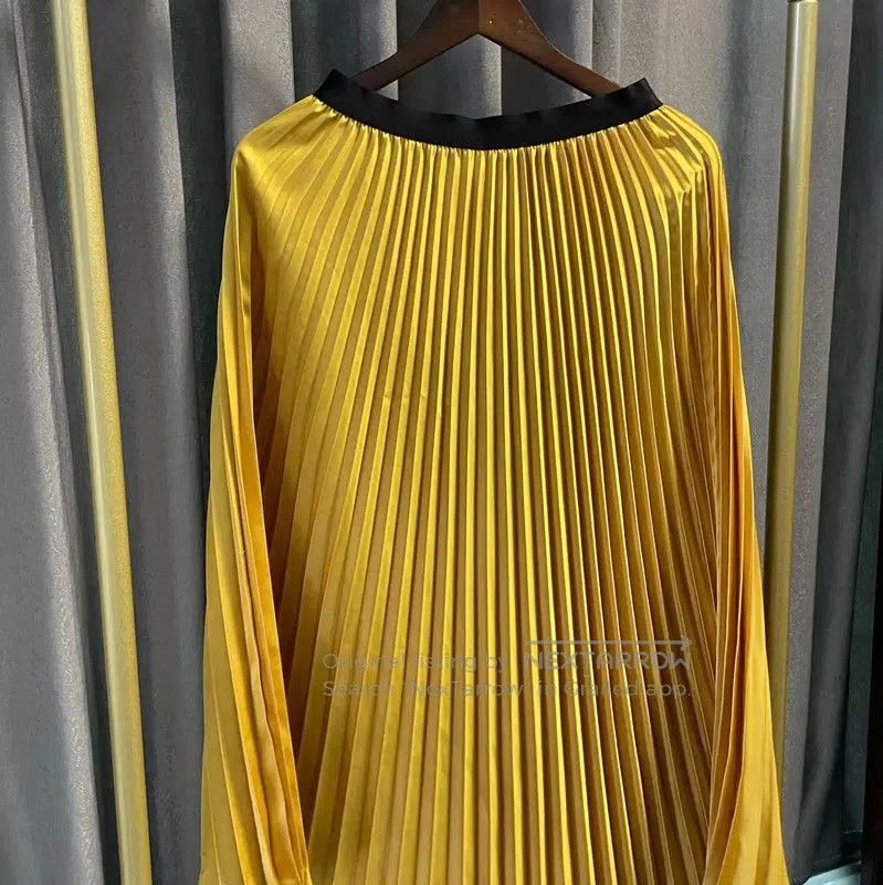 Burberry Burberry Yellow Cotton Pleated Skirt. Size 22" - 1 Thumbnail