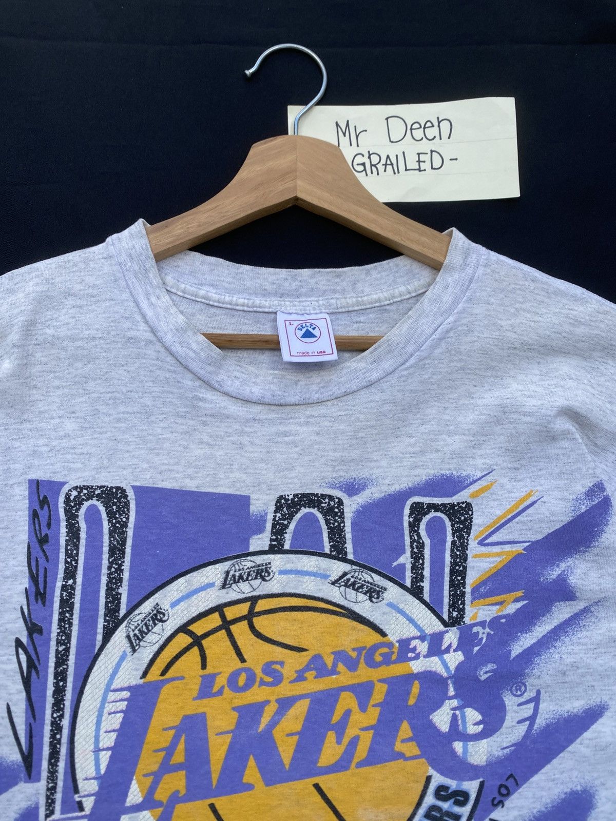 NBA Rare Vintage 90s L.A Lakers NBA Magic Johnson Tshirt Size US L / EU 52-54 / 3 - 9 Thumbnail