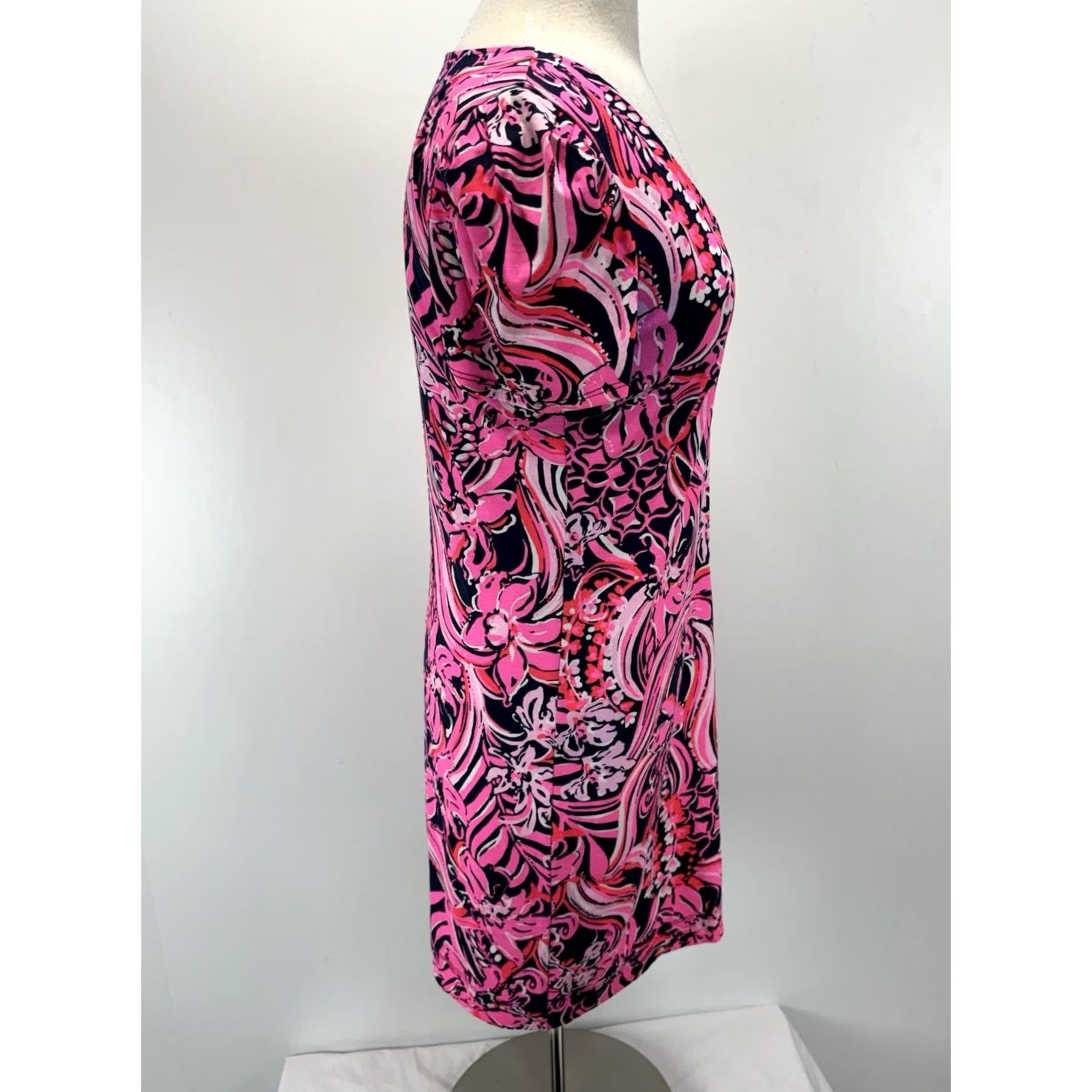 Lilly Pulitzer Lilly Pulitzer Low Tide Navy Fins and Feathers Aleece Dress Women’s S Pima Beach Dress T-Shirt Style Knee Length Multicolor Beach Theme Women's S Size S / US 4 / IT 40 - 4 Thumbnail
