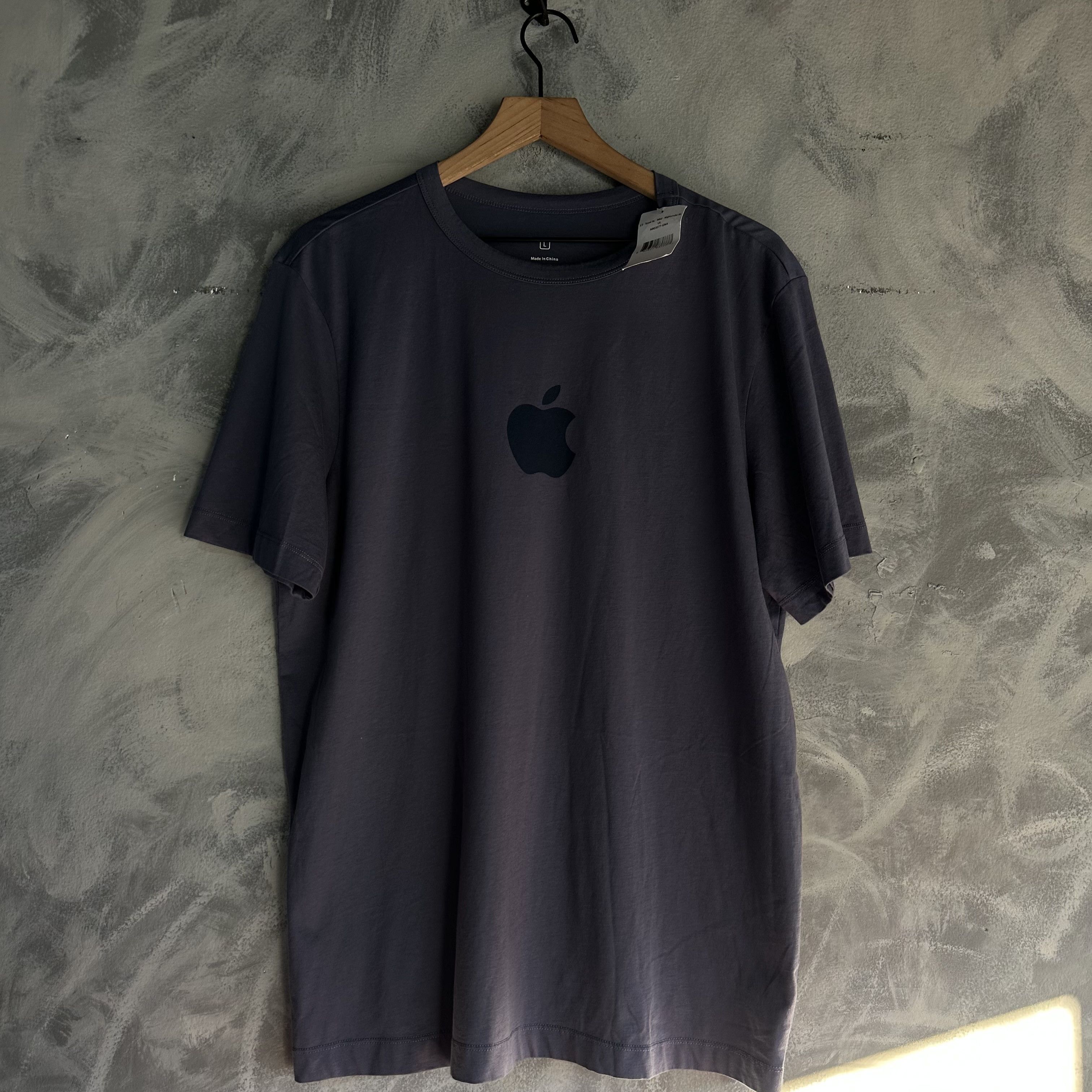 Apple Apple Branded T Shirt Mens Large Purple Pullover Employee Size US L / EU 52-54 / 3 - 1 Thumbnail