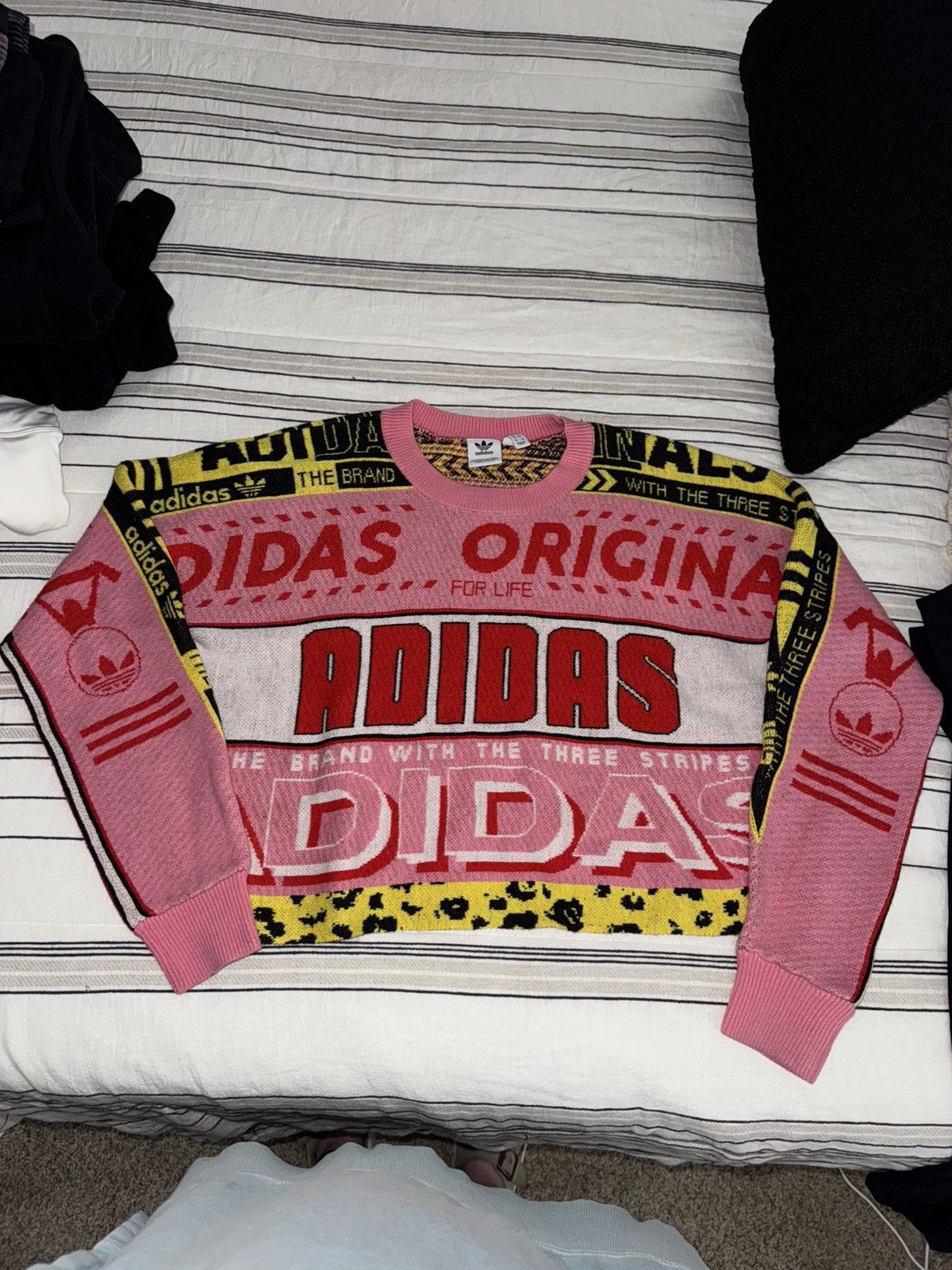Adidas Adidas RARE Pink Lightly Cropped Pullover/Sweater Size XS / US 0-2 / IT 36-38 - 1 Thumbnail