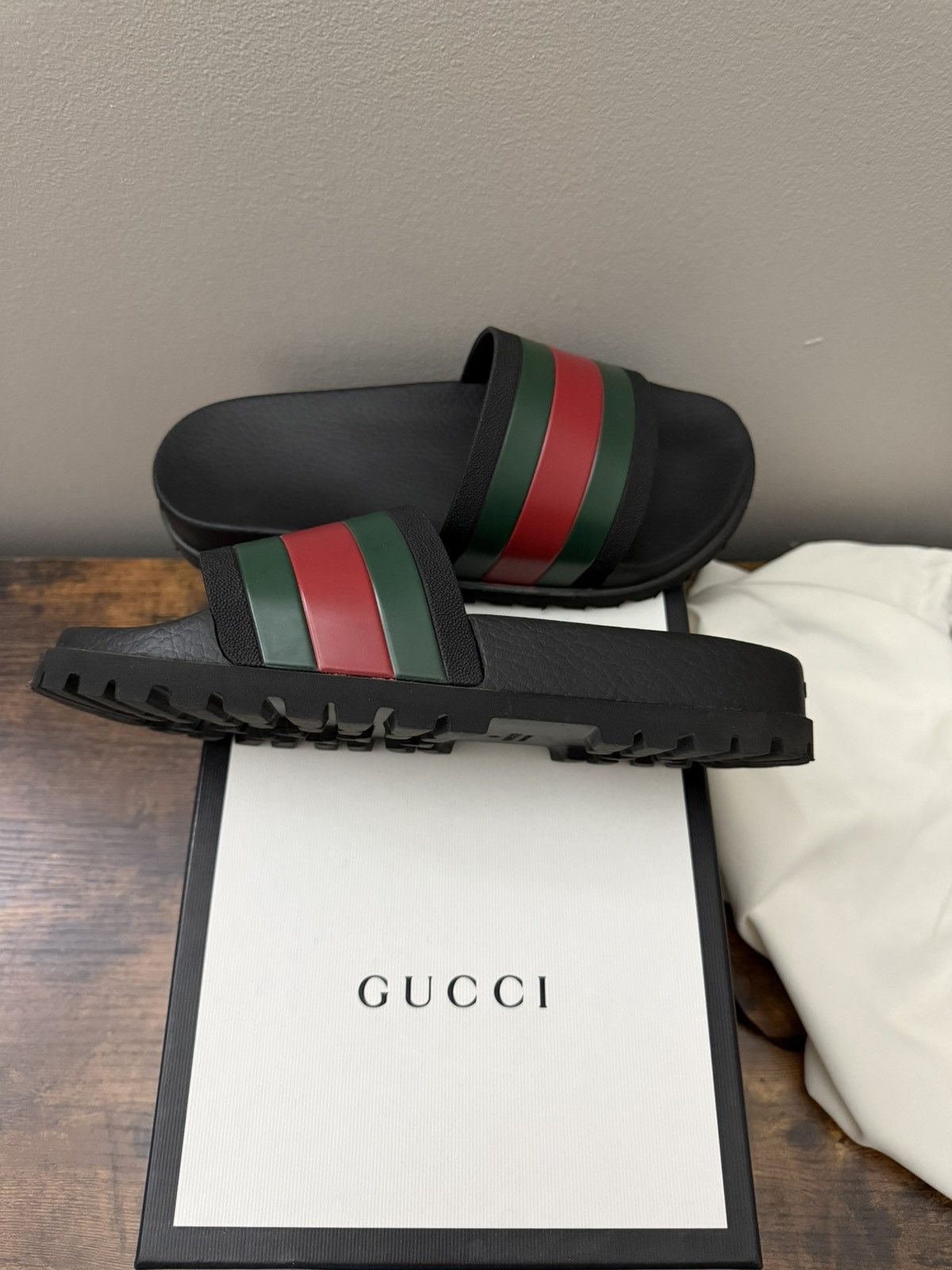Gucci Mens gucci slide, mens size 9 Size US 9 / EU 42 - 2 Thumbnail