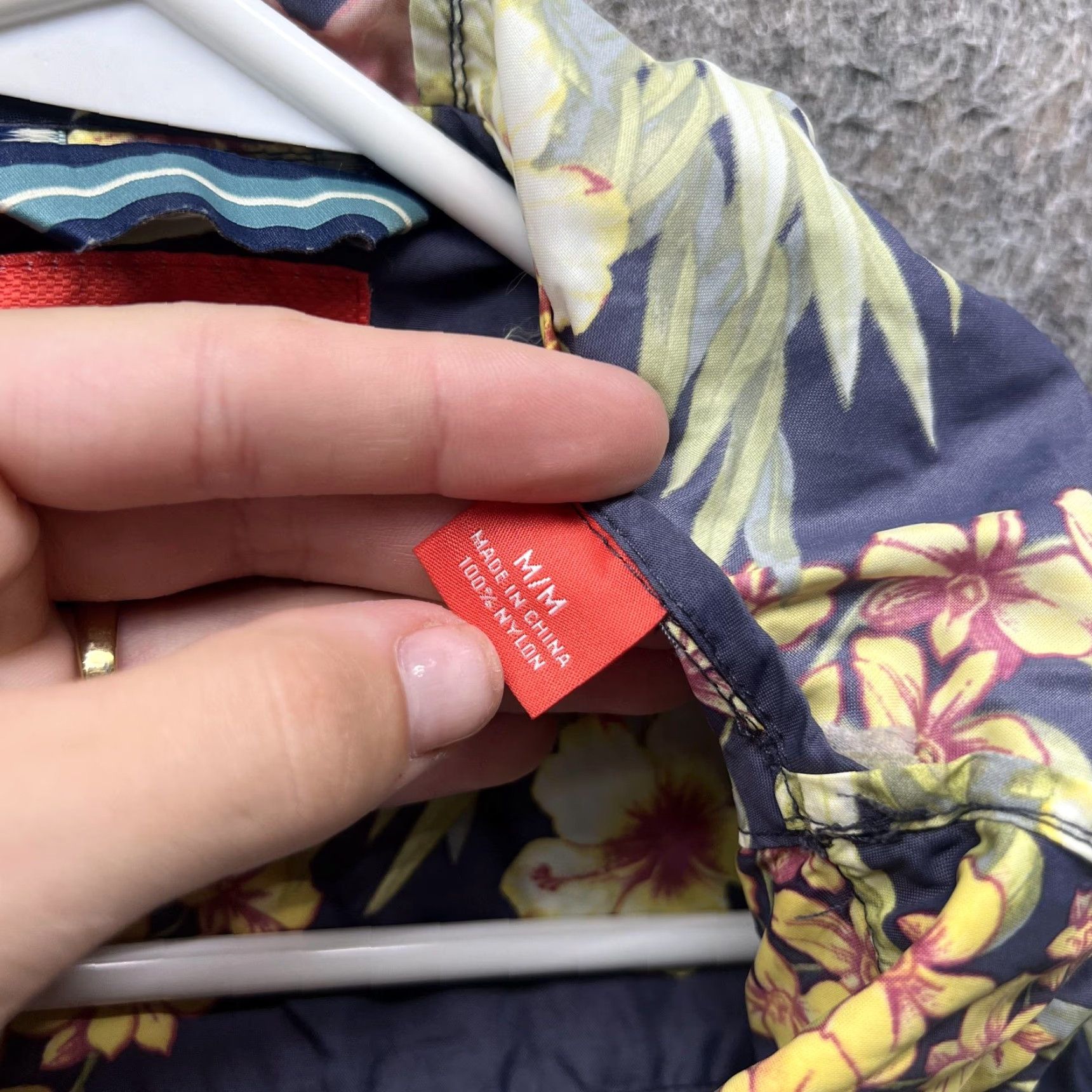 Tommy Bahama Tommy Bahama Jacket Mens Medium Navy Tropical Floral Hooded 1/4 Zip Anorak Nylon Beach Hawaiian Tropical Pockets Mens Size US M / EU 48-50 / 2 - 5 Thumbnail