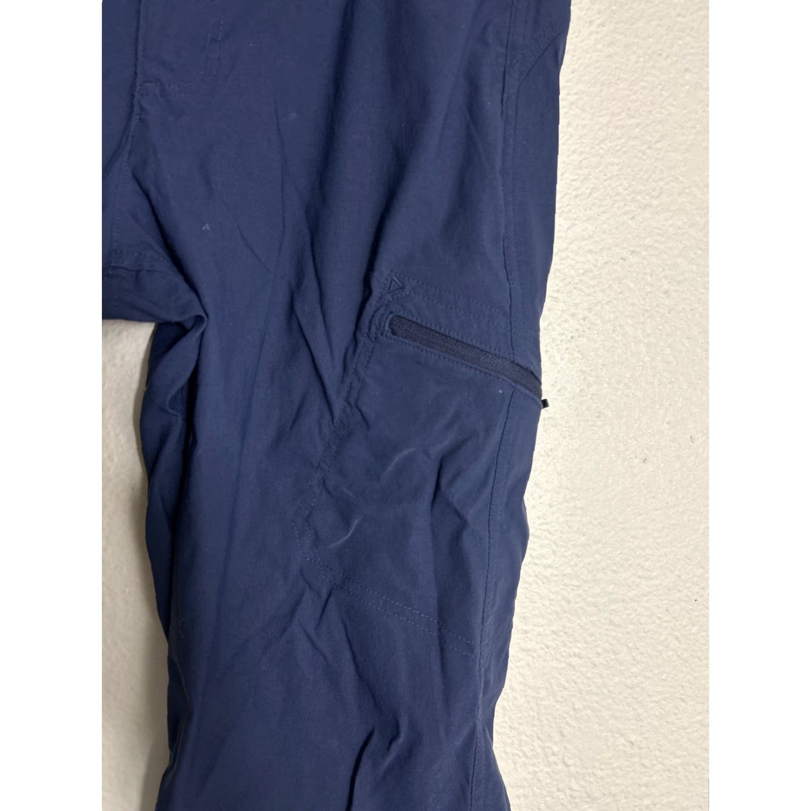 Eddie Bauer Eddie Bauer Pants Womens 10 Capri Navy Blue 33x20 Hiking Water Resistant Logo Casual Travel Regular Straight Womens Size 32" / US 10 / IT 46 - 3 Thumbnail