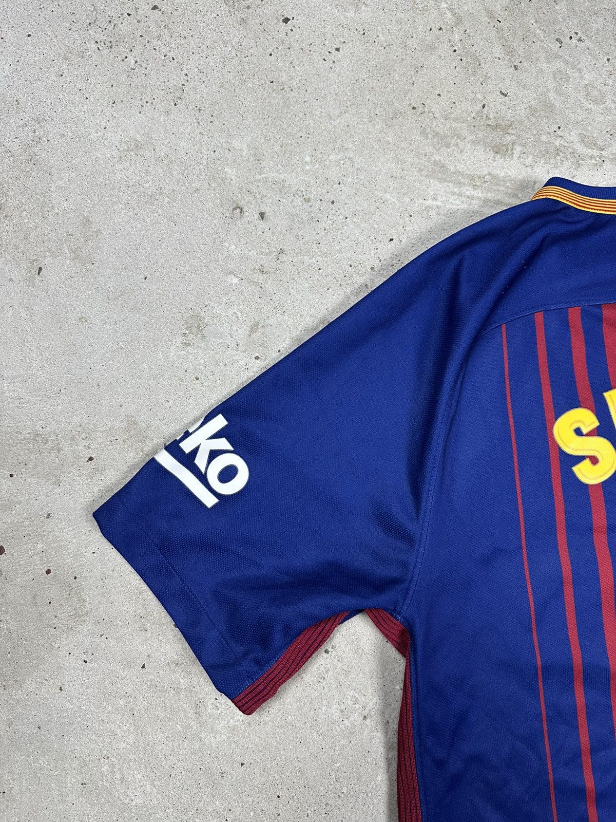 Nike Nike x FC Barcelona 2017/2018 Home Suarez #9 Jersey Size US S / EU 44-46 / 1 - 19 Thumbnail