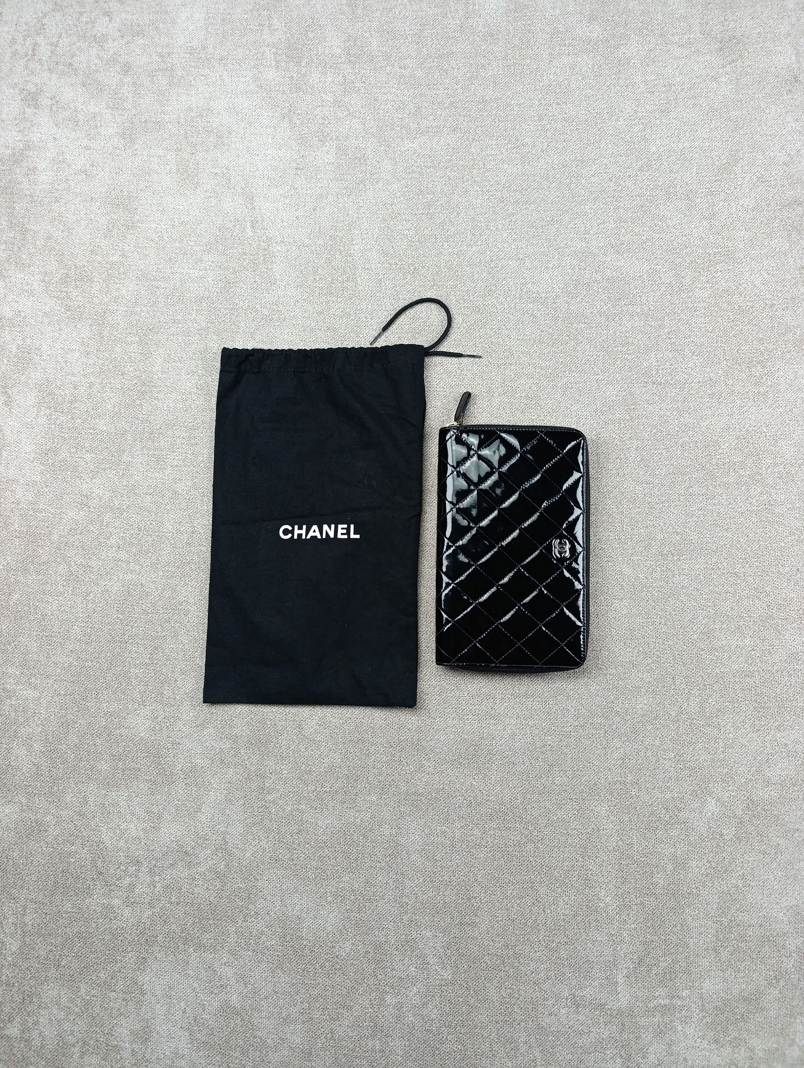 Chanel CHANEL BLACK QUILTED PATENT LEATHER CC ZIP ORGANIZER WALLET Size ONE SIZE - 2 Thumbnail
