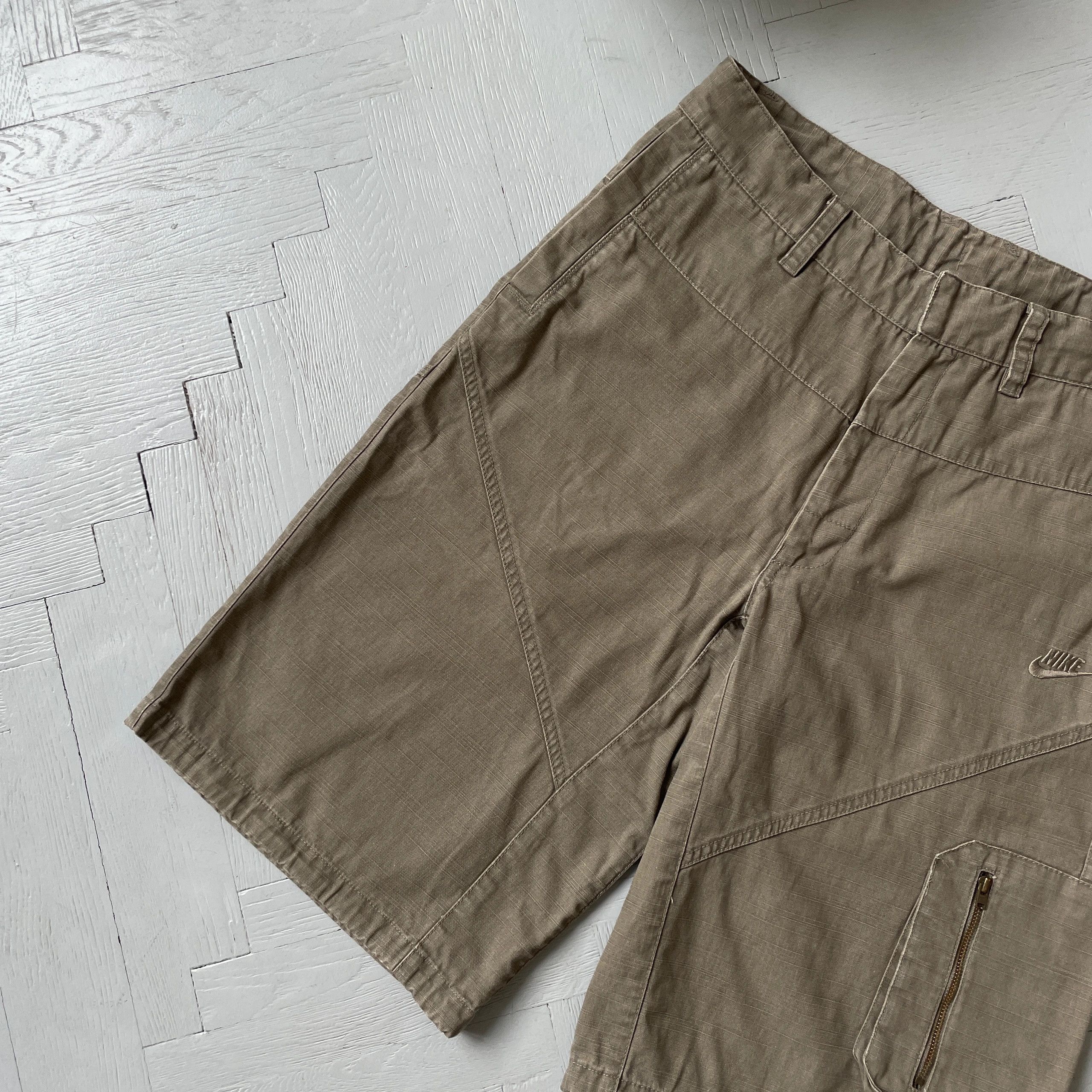 Nike Vintage Nike Cargo Shorts Size US 33 - 7 Thumbnail