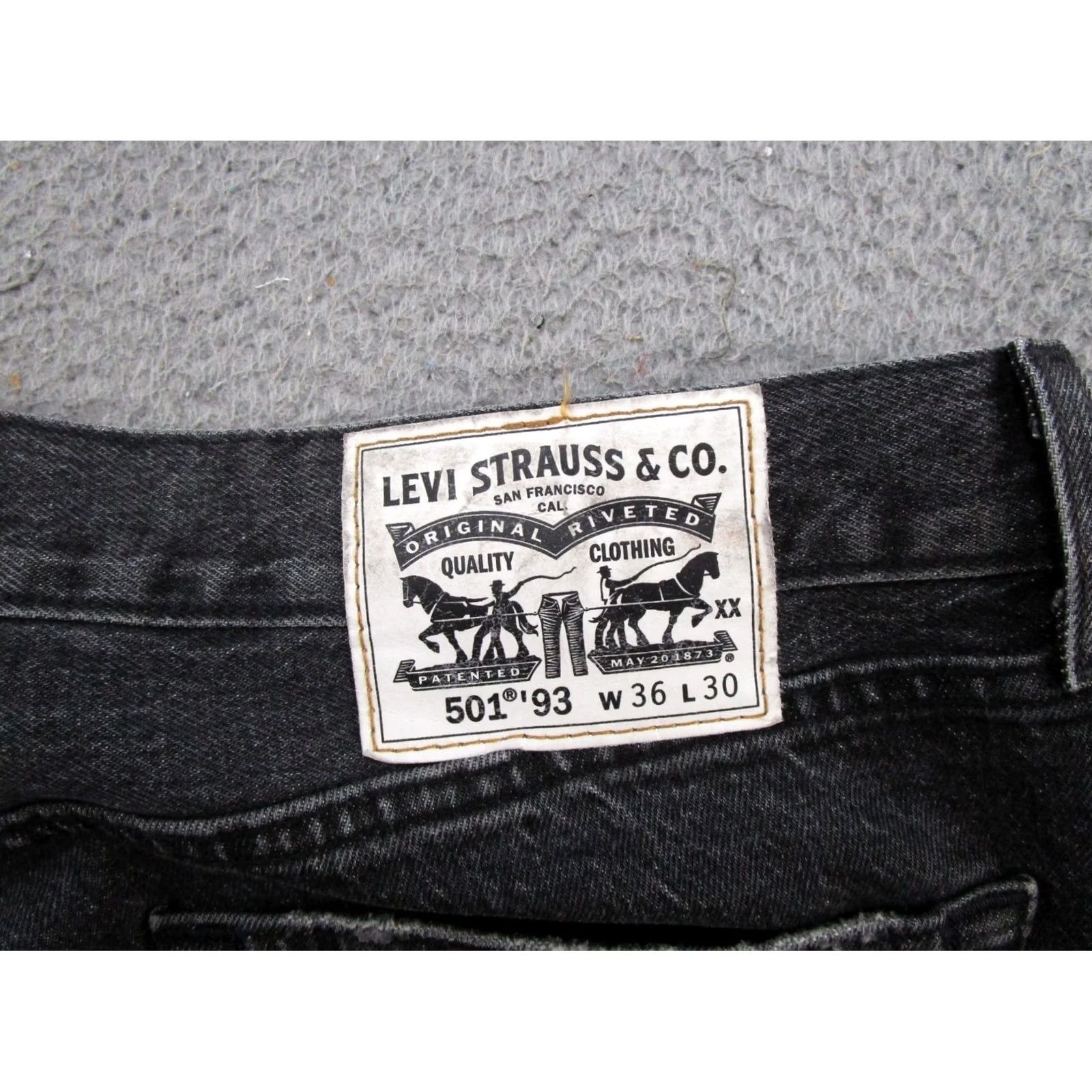Levi's Levis 501 Jeans Men 36x30 Black Button Fly Straight 5-Pocket Denim VTG Y2K / Levi's / 501 Series / Regular Fit / Jeans Size US 36 / EU 52 - 2 Thumbnail