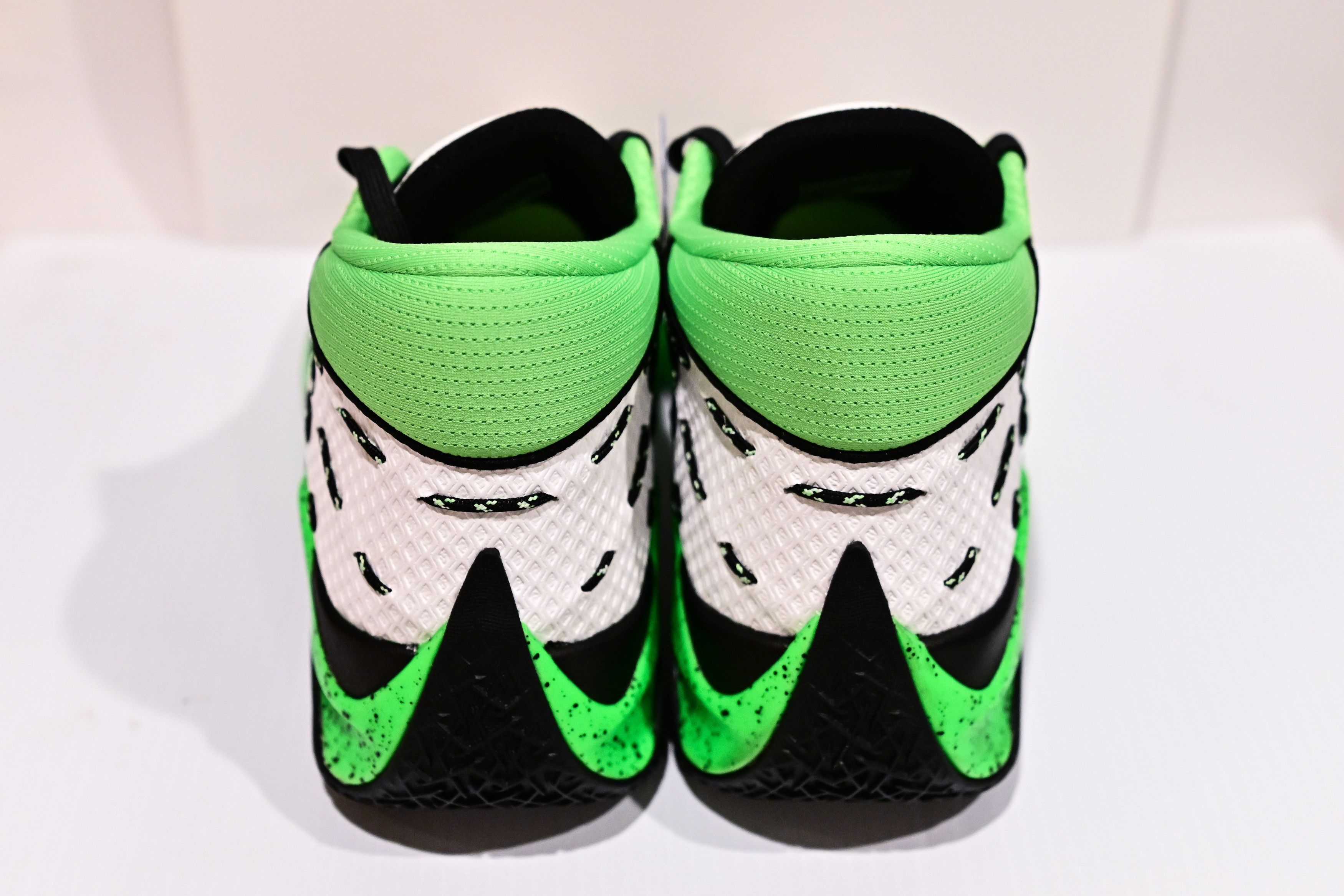 SKECHERS SKX Reign Size US 9.5 / EU 42-43 - 3 Thumbnail