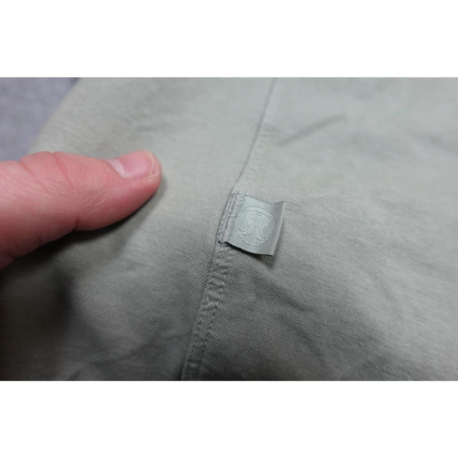 Lululemon Lululemon Button Front Shirt Mens Large Green Twill Casual Long Sleeve Button-Up Shirt Mens Large Green Lululemon Size US L / EU 52-54 / 3 - 4 Thumbnail