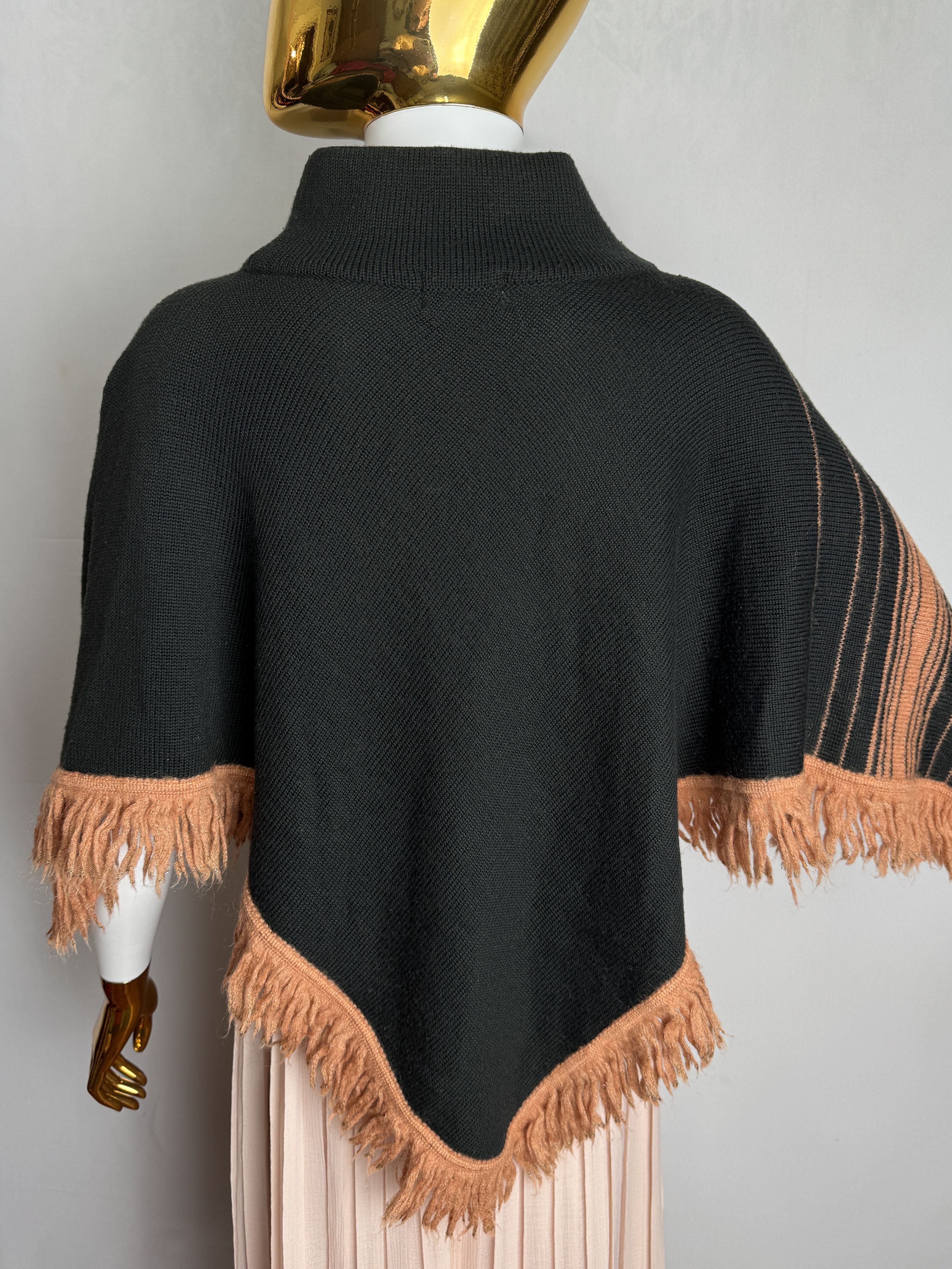 Versace VERSACE YOUNG vintage women’s wool blend poncho Size XS / US 0-2 / IT 36-38 - 5 Thumbnail