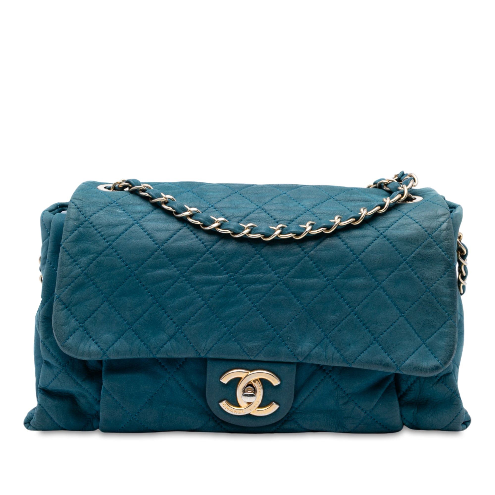 Chanel Large Quilted Iridescent Calfskin Chic Quilt Flap Size ONE SIZE - 1 Thumbnail