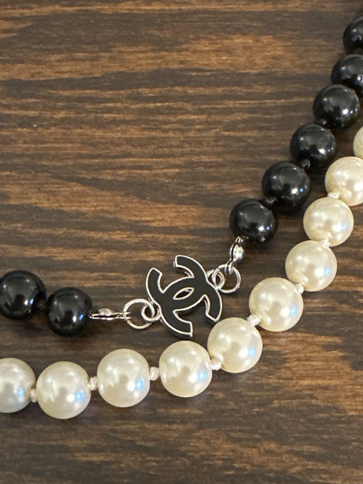 Chanel Chanel Black and White Enamel Pearl Strand Size ONE SIZE - 4 Thumbnail