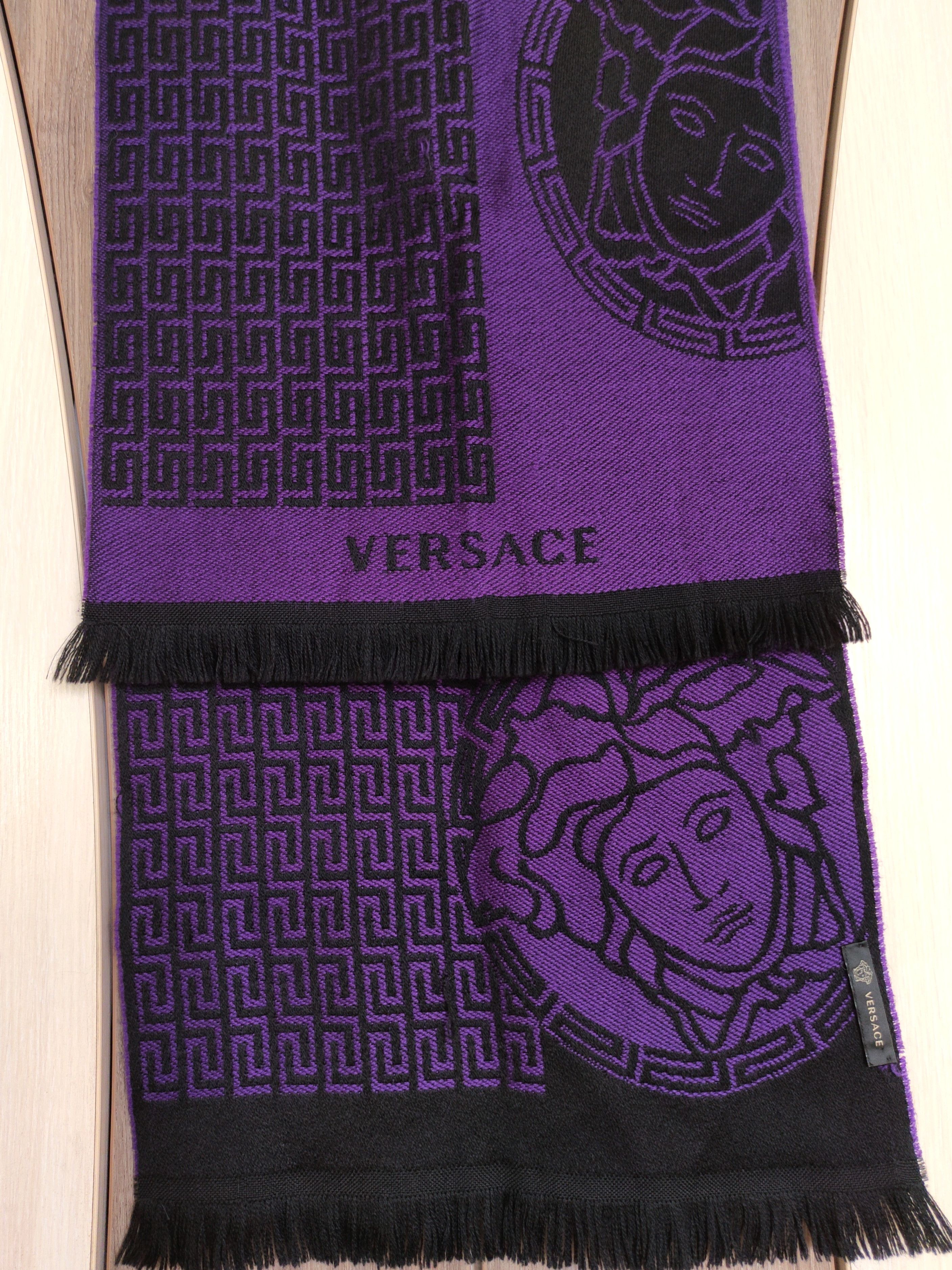Versace Versace Medusa Embroidered Vintage Scarf Versace Shawl Size ONE SIZE - 5 Thumbnail