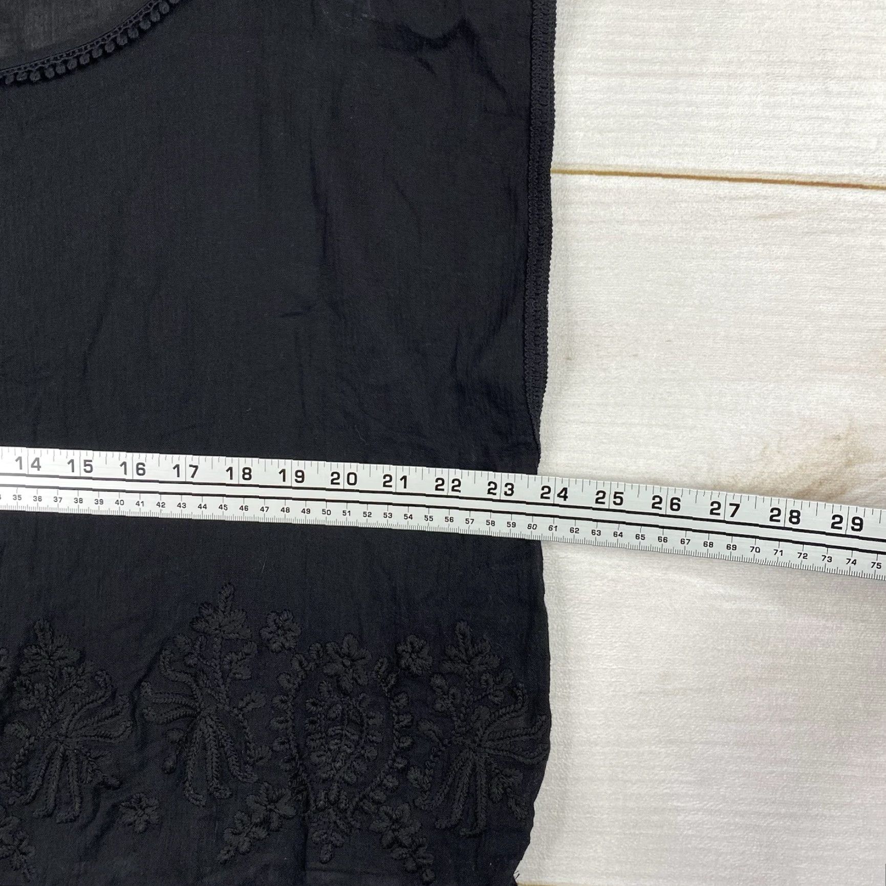 Victoria's Secret VINTAGE Victoria's Secret Top Womens XS Gauzy Cotton Black Embroidered Fringe Boxy Boho Size XS / US 0-2 / IT 36-38 - 5 Thumbnail