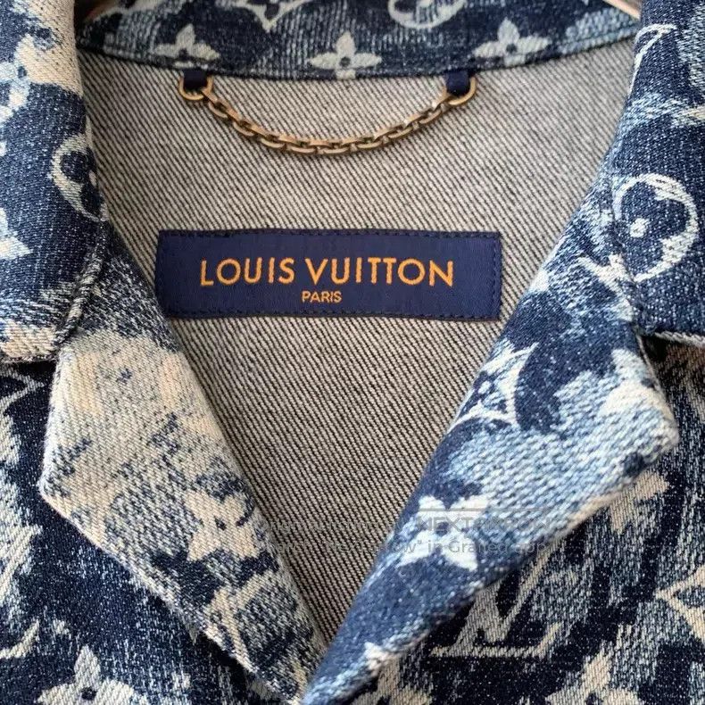 Louis Vuitton Louis Vuitton Tapestry full print short sleeve shirt Size US M / EU 48-50 / 2 - 2 Thumbnail