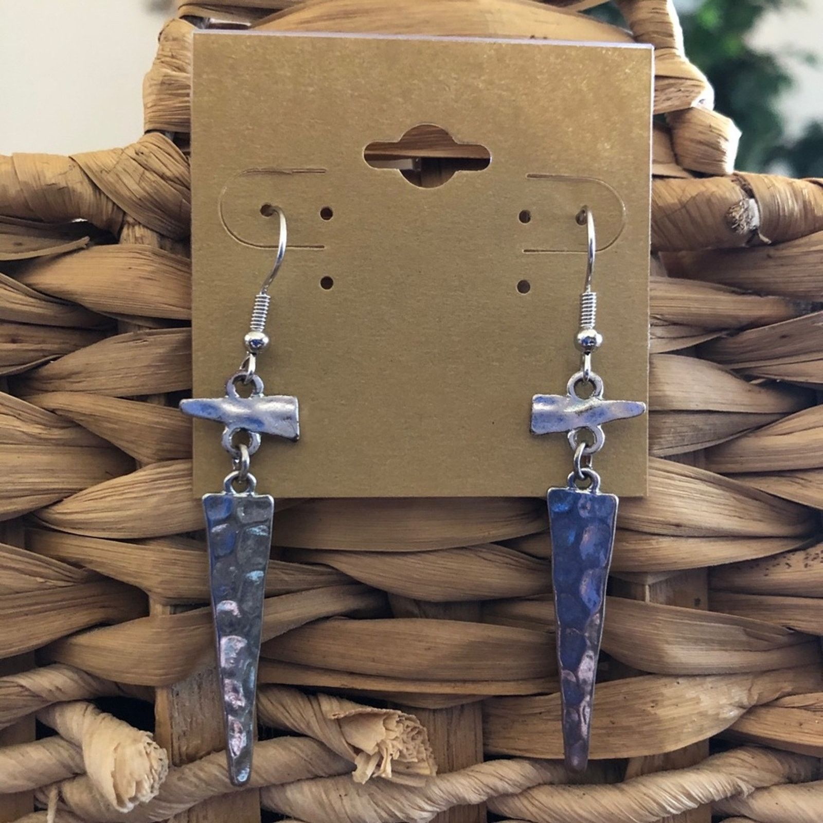 Vintage Vintage hammered silver tone dagger earrings Size ONE SIZE - 1 Thumbnail