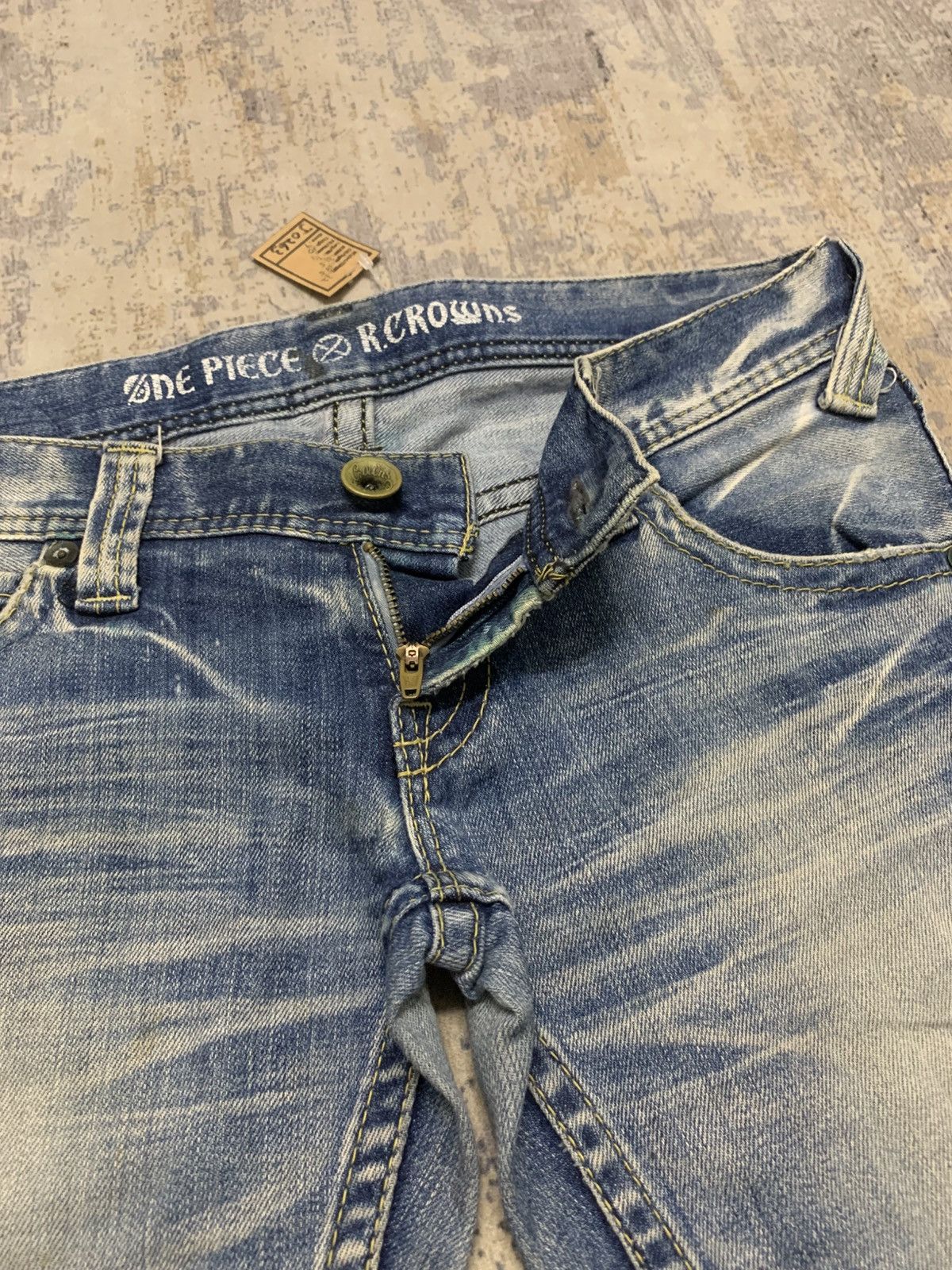 Japanese Brand One Piece x Rodeo Crowns Japanese Distressed Flared Jeans Size 32" / US 10 / IT 46 - 5 Thumbnail