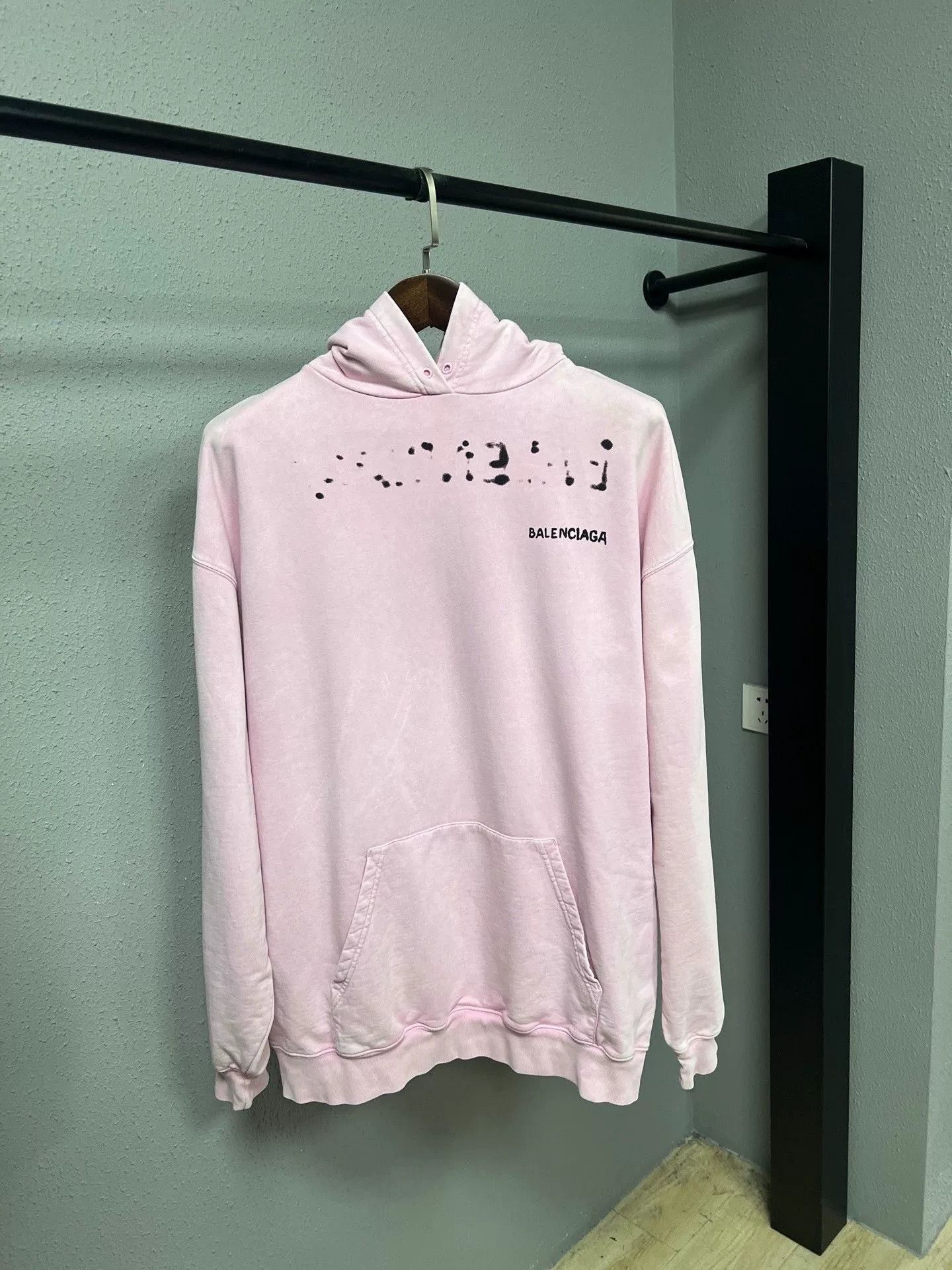 Balenciaga Balenciaga Pink Graffiti Logo Hoodie Size US S / EU 44-46 / 1 - 1 Preview