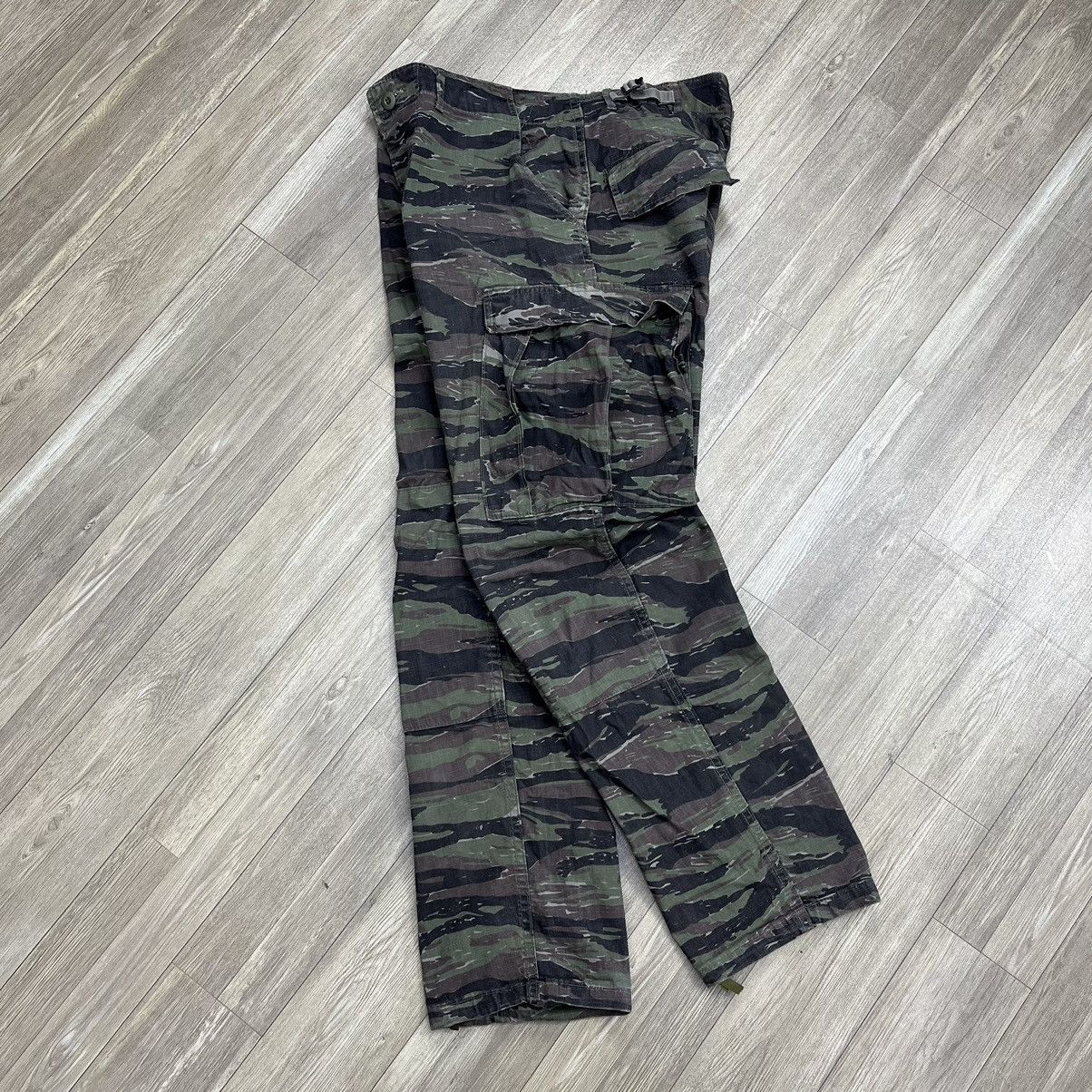 Vintage Vintage Trouser Combat Camouflage Tiger Stripe Cargo Pants Size US 33 - 1 Thumbnail