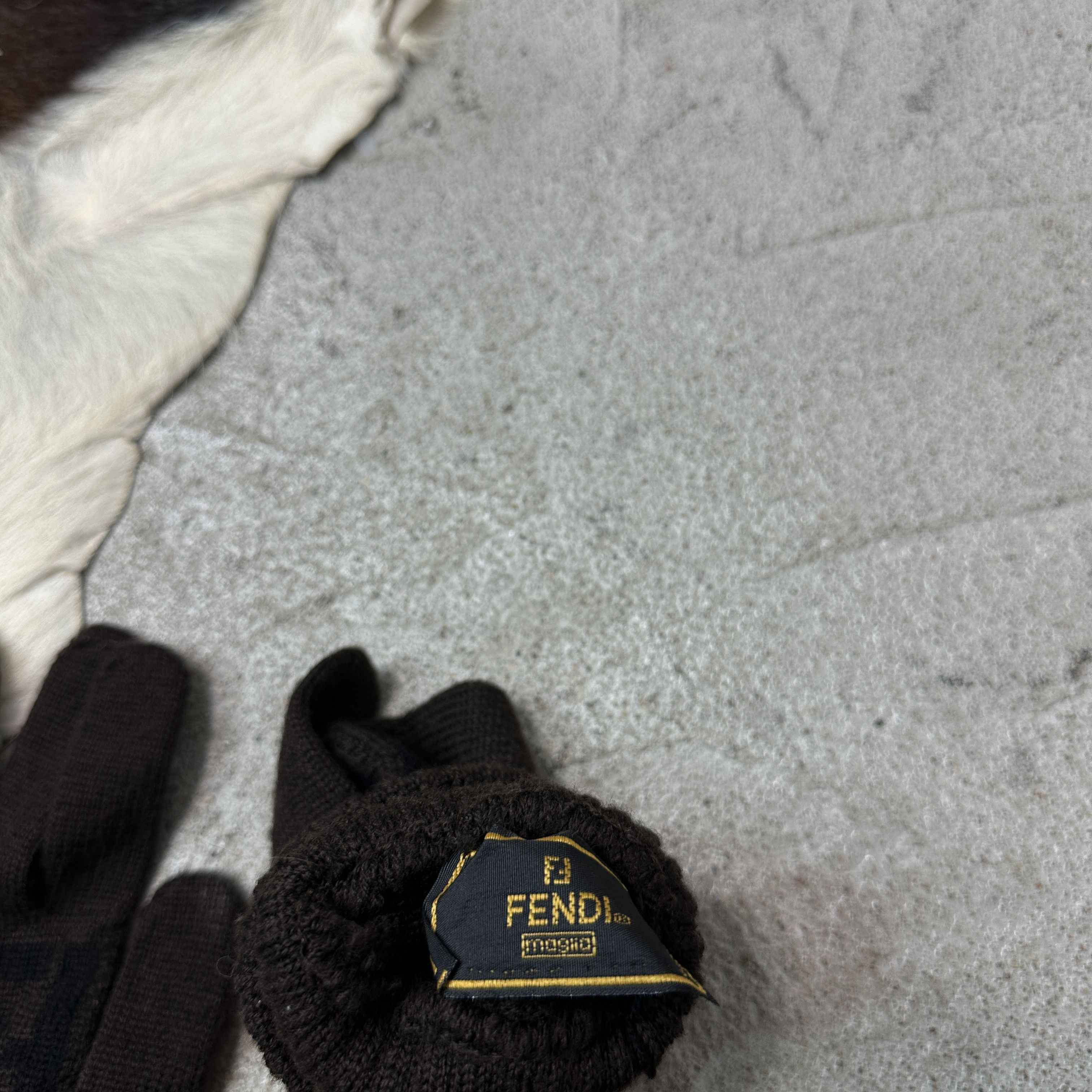 Fendi Vintage Outdoor Fendi Monogram Gloves Y2K Size ONE SIZE - 2 Thumbnail