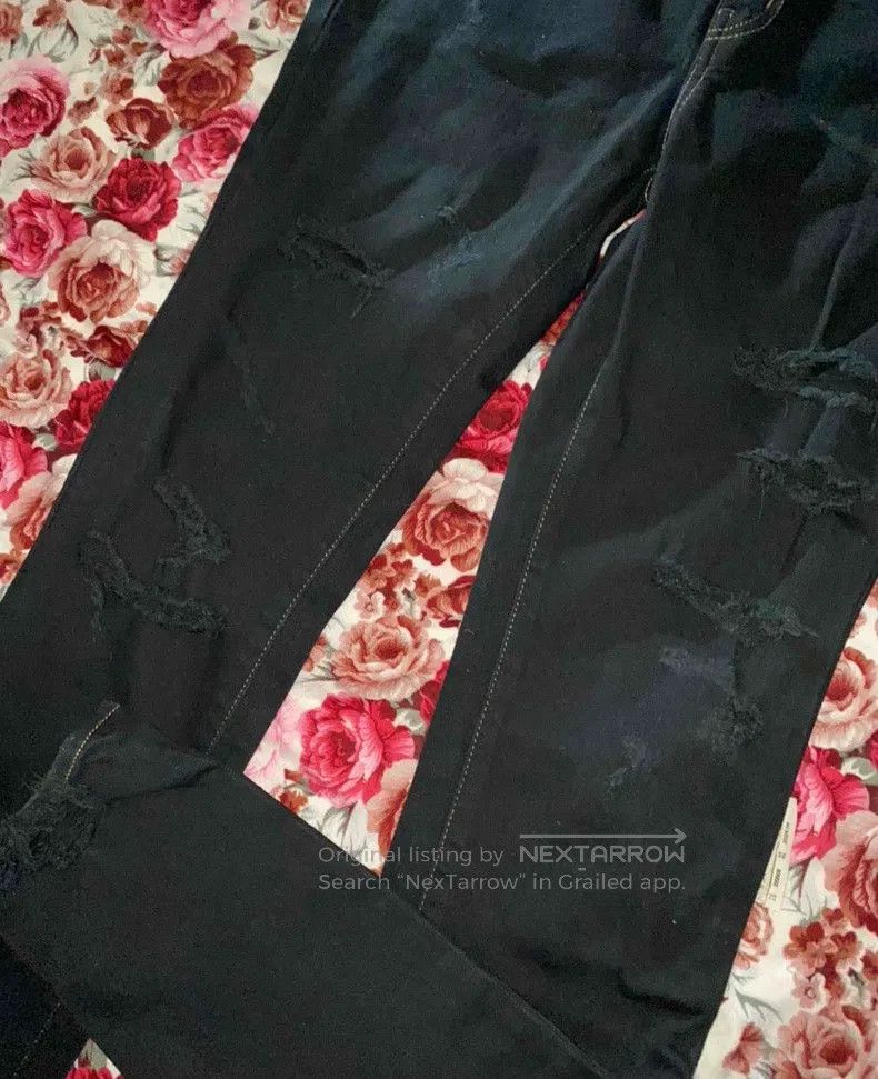 Saint Laurent Paris Saint Laurent Paris Gold thread wash big destroyed denim p Size US 29 - 6 Thumbnail