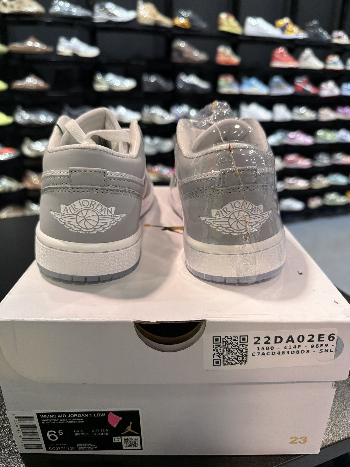Jordan Brand Jordan 1 Low Wolf Grey Size-6.5W Brand New Size US 6.5 / EU 39-40 - 4 Thumbnail