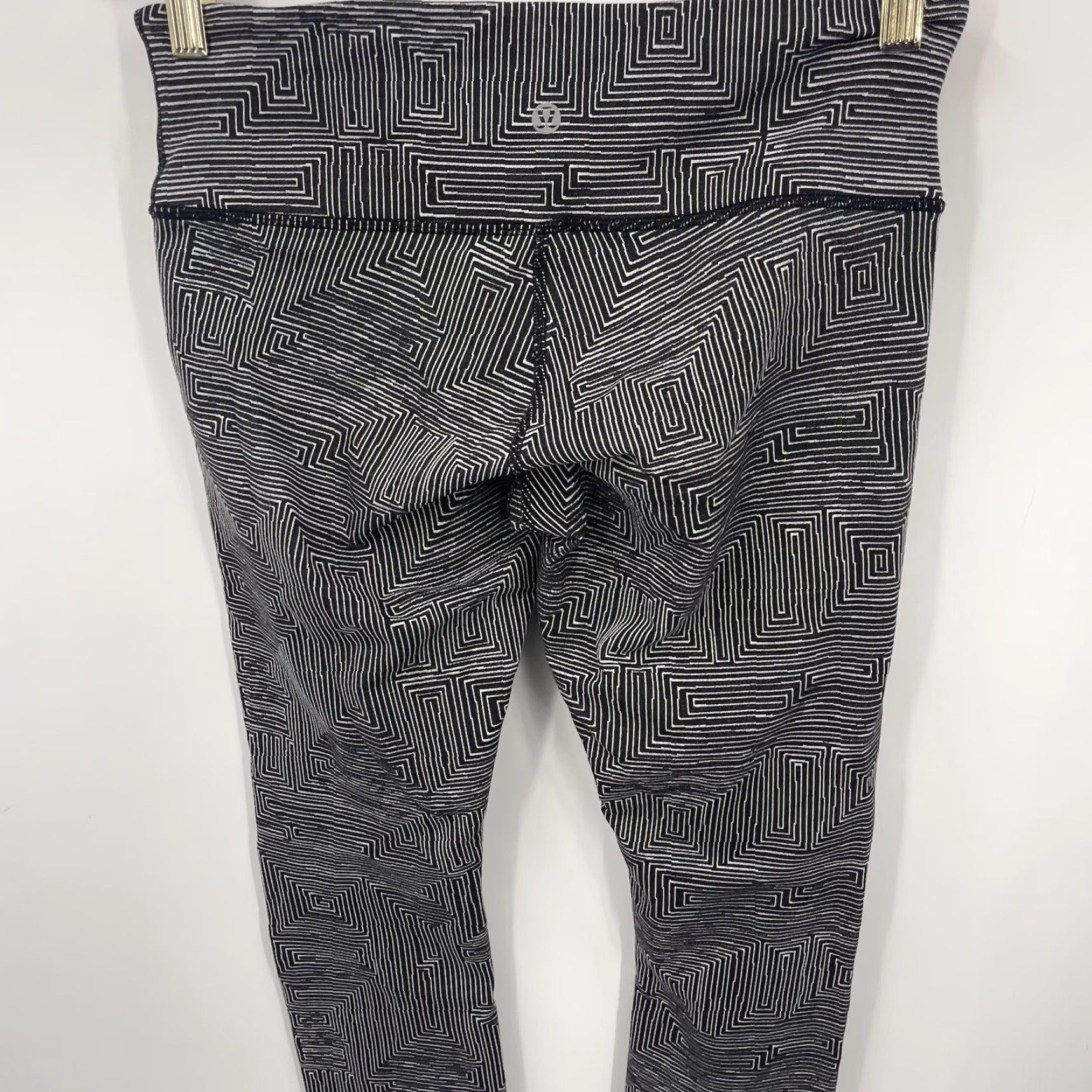 Lululemon Lululemon Wunder Under Crop Pants Womens 6 III Maze Jacquard Leggings Athletic Gray Geometric Cropped Activewear Regular Size 6 Womens Size 28" / US 6 / IT 42 - 6 Thumbnail