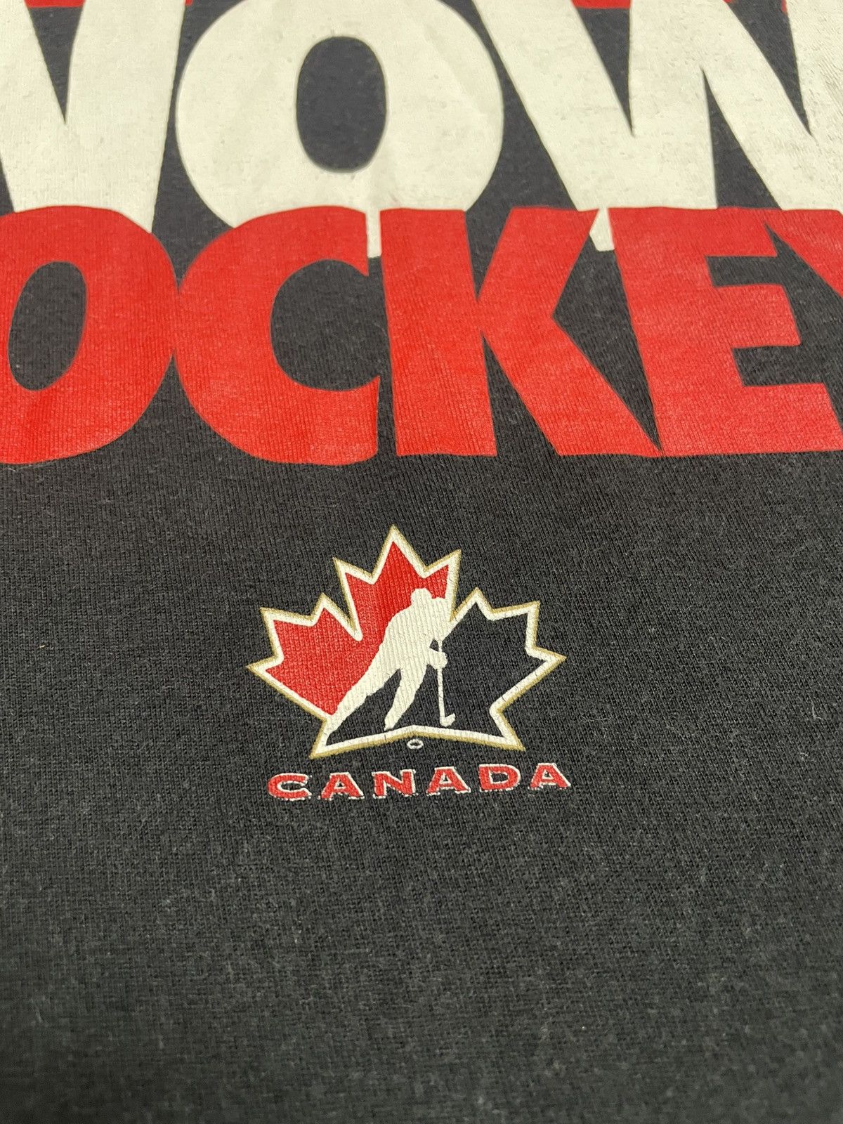 Nike Vintage Nike Canada Knows Hockey T-Shirt Size US L / EU 52-54 / 3 - 7 Thumbnail