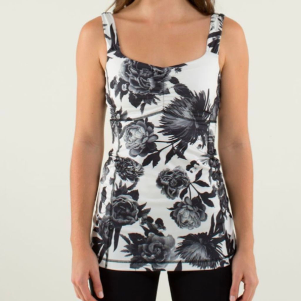 Lululemon Lululemon aria tank II brisk bloom size 6 Size M / US 6-8 / IT 42-44 - 2 Thumbnail