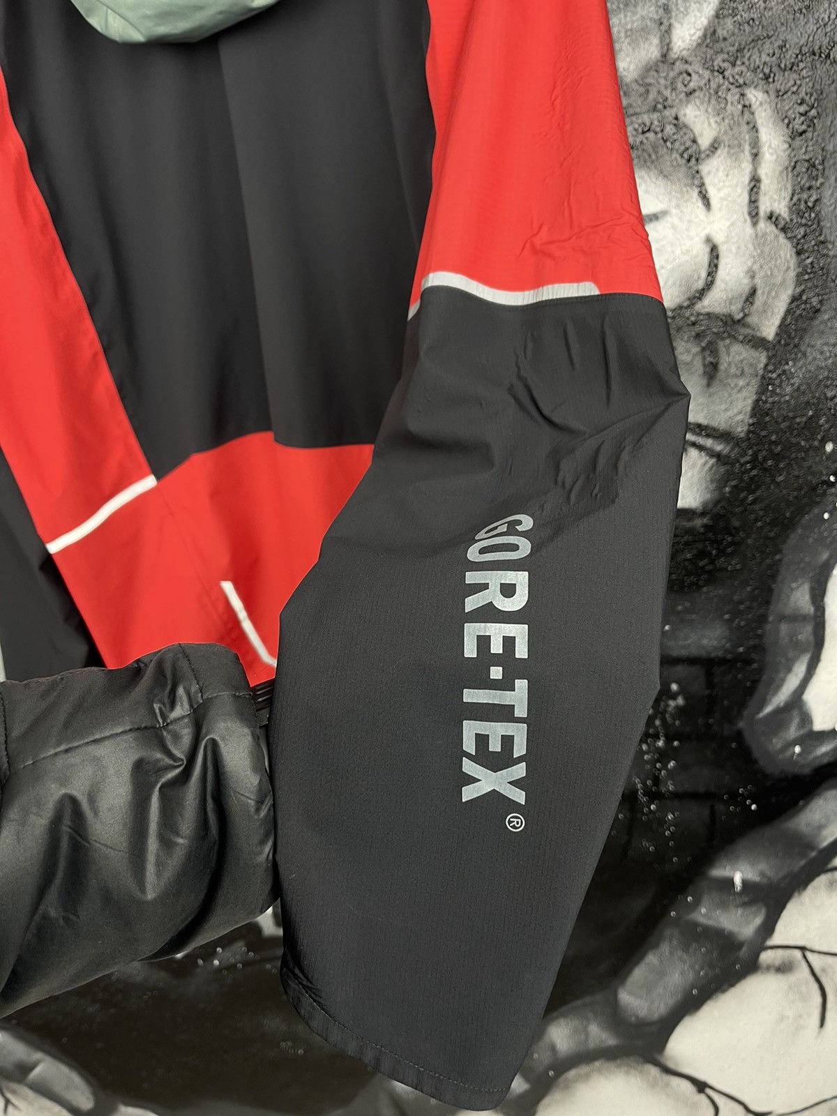 Goretex Gore Bike Wear Gore-Tex Full Zip Red/Black Active Cycling Jacket Men’s Size L Size US L / EU 52-54 / 3 - 14 Thumbnail