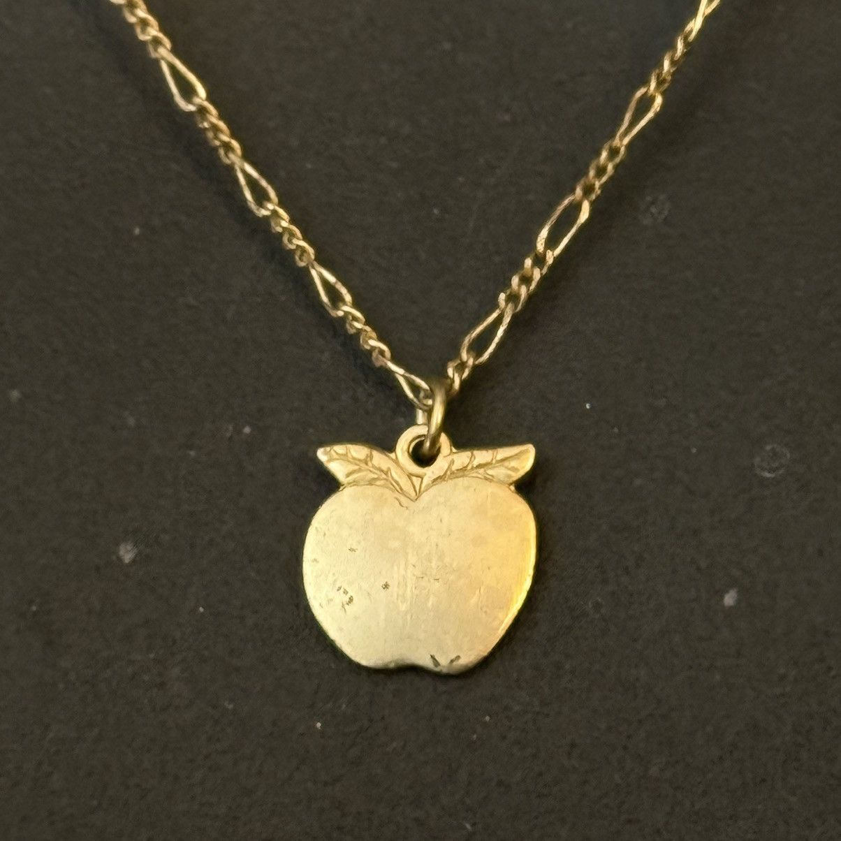 Other Gold tone apple pendant necklace Size ONE SIZE - 2 Thumbnail