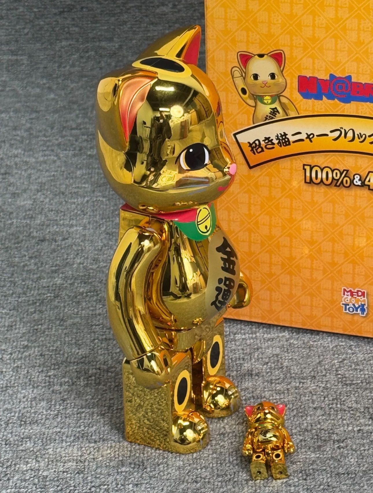Japanese Brand × Medicom Toy Bearbrick Lucky Cat Money Luck Gold 100% & 400% Set Size ONE SIZE - 2 Thumbnail