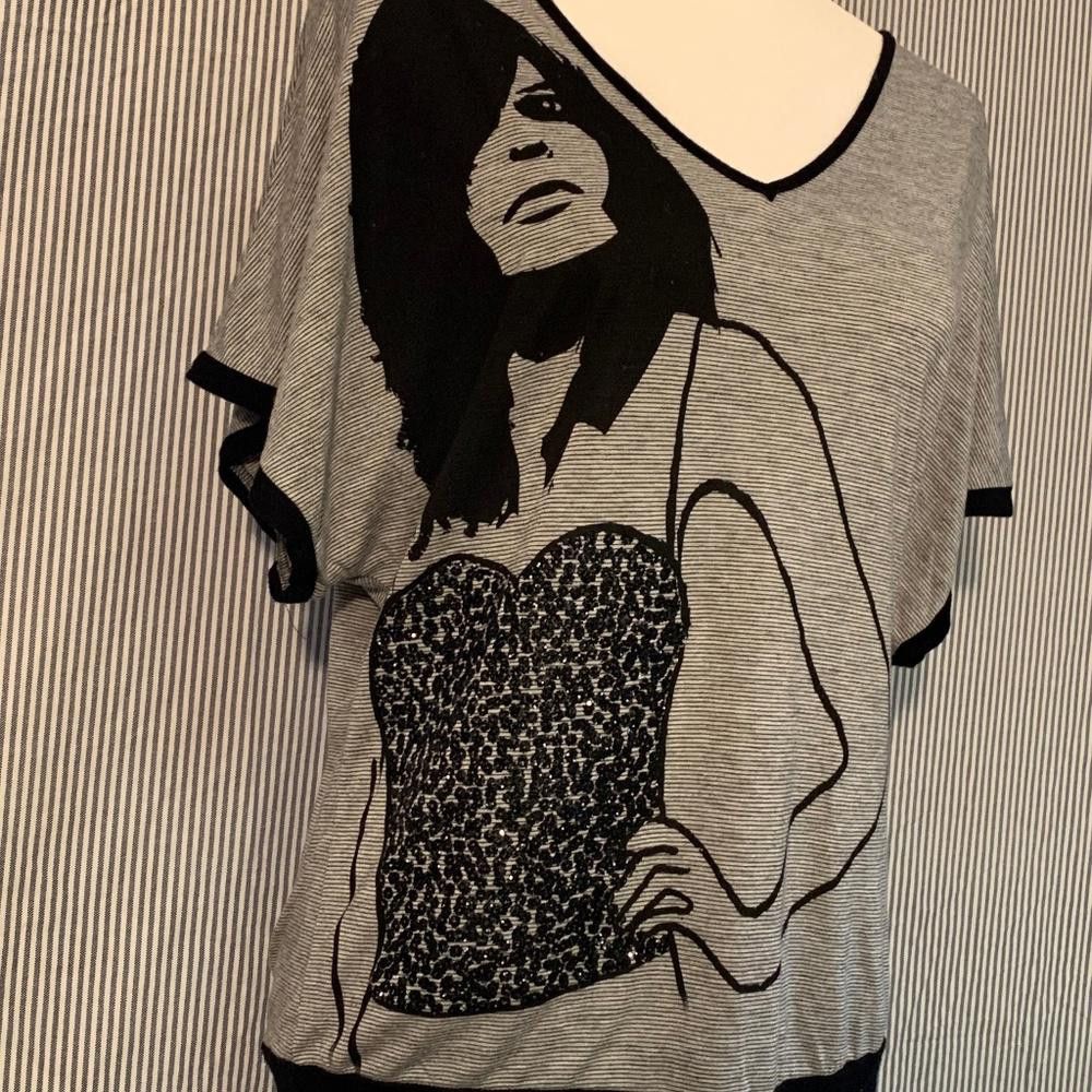 rue21 Rue 21 Gray & Black Bling Silhouette V-Neck Tee, M Size M / US 6-8 / IT 42-44 - 2 Thumbnail