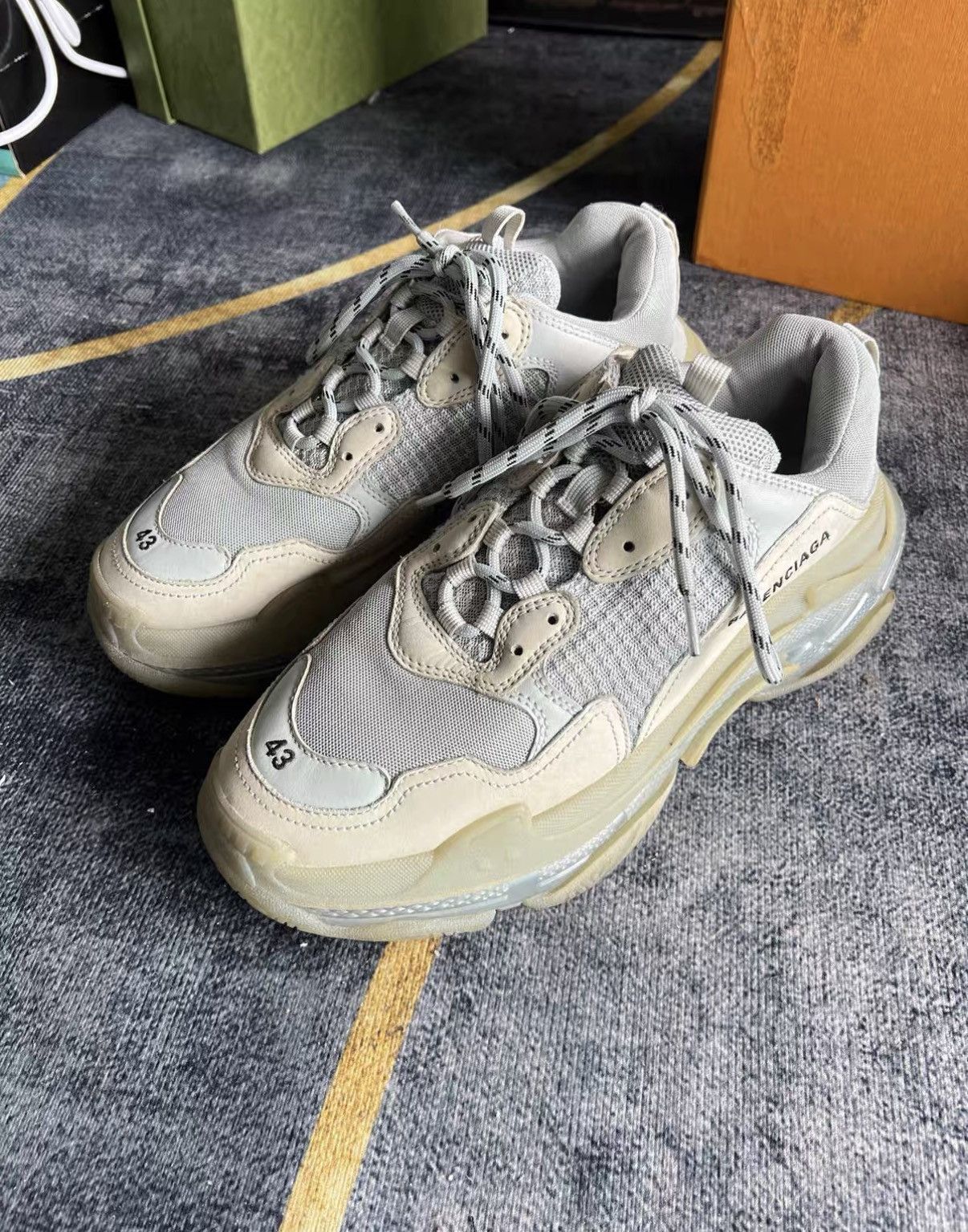 Balenciaga Balenciaga Triple S Grey White Dad Sneakers J42 Size US 9.5 / EU 42-43 - 1 Thumbnail