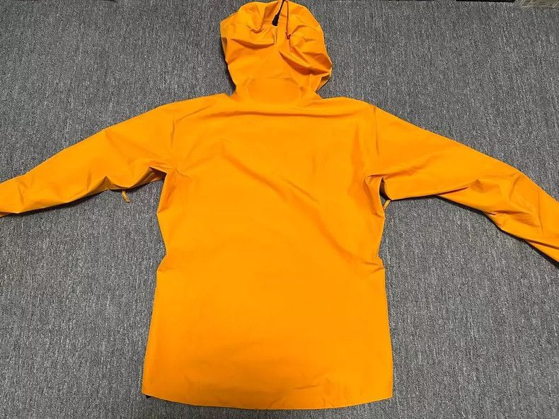 Arc'teryx Arcteryx Beta LT Jacket in Flame Yellow Size M / US 6-8 / IT 42-44 - 7 Thumbnail