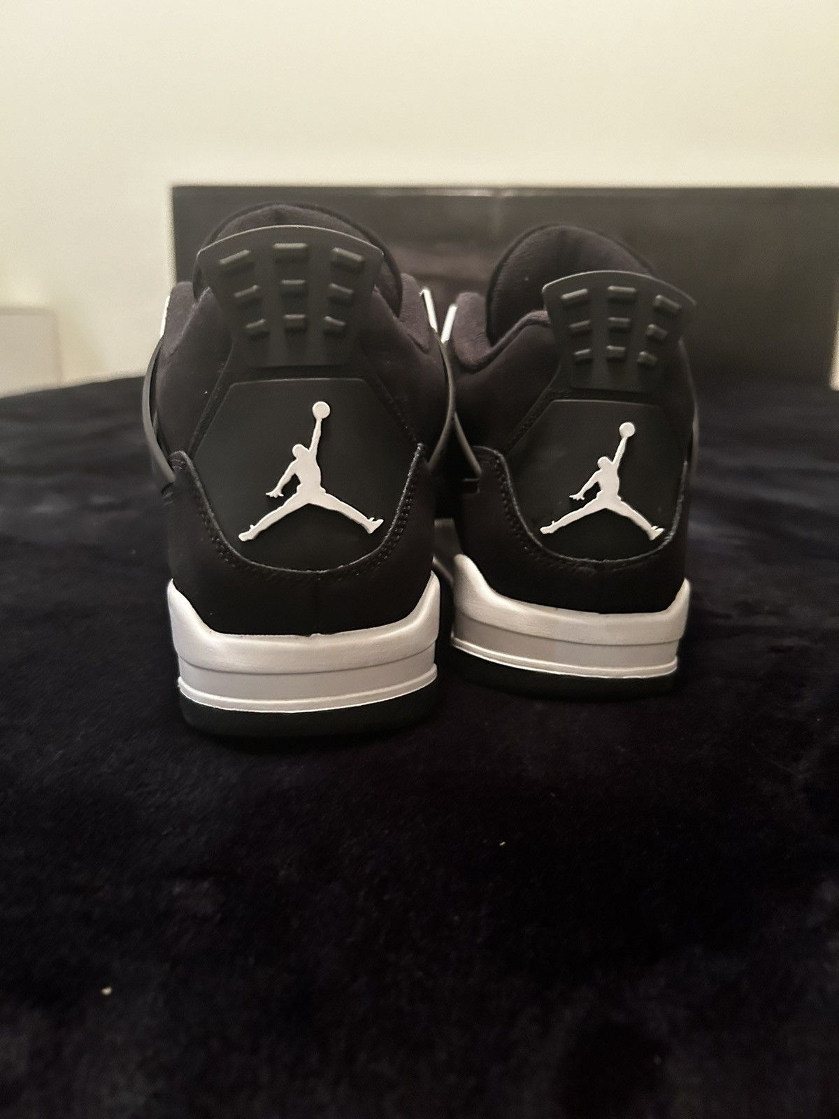 Jordan Brand Jordan 4 White Thunder Size US 9 / EU 42 - 2 Thumbnail