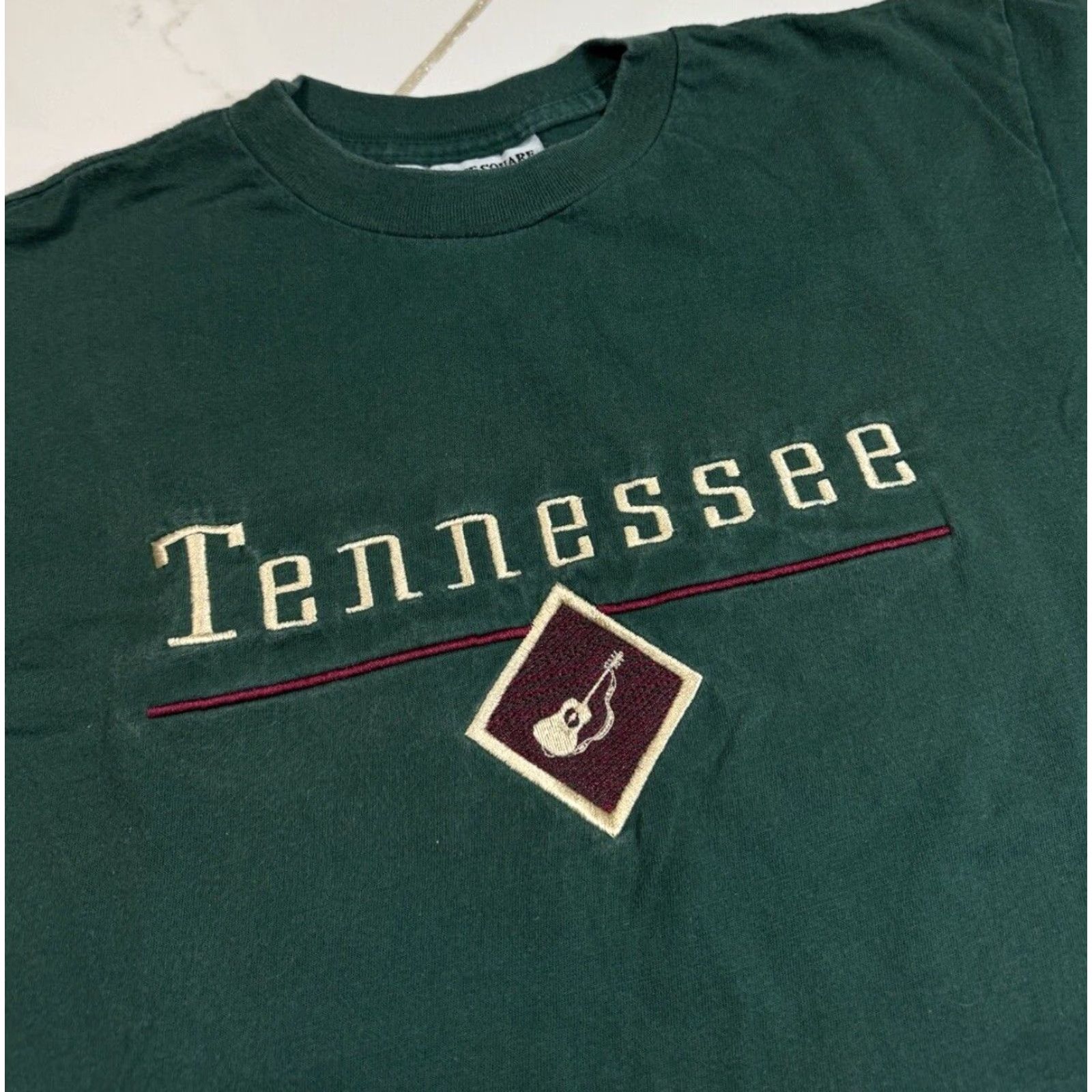 Vintage VINTAGE Tennessee Embroidered Guitar Tourist Green Nashville T-Shirt Medium Unisex Adults M Times Square Sportswear Size US M / EU 48-50 / 2 - 2 Thumbnail