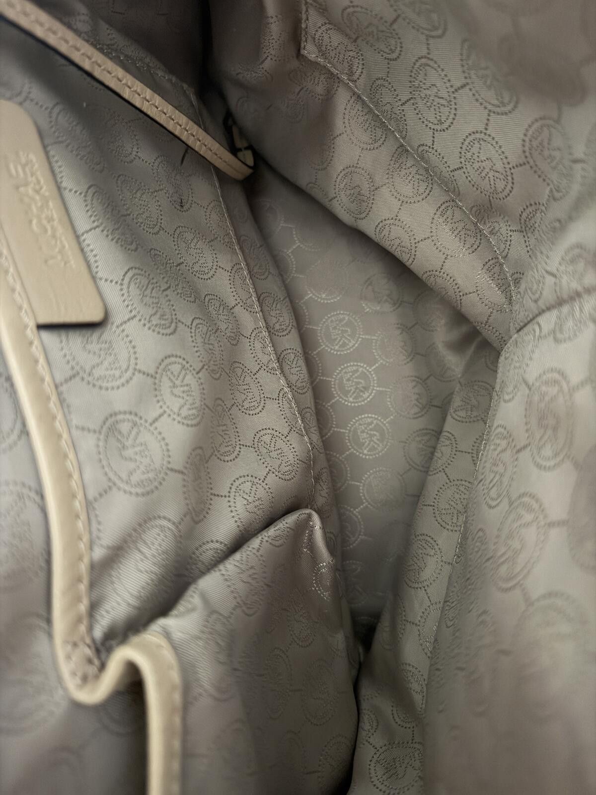 Michael Kors Michael Kors Signature Monogram Tote Bag - Beige Size ONE SIZE - 6 Thumbnail