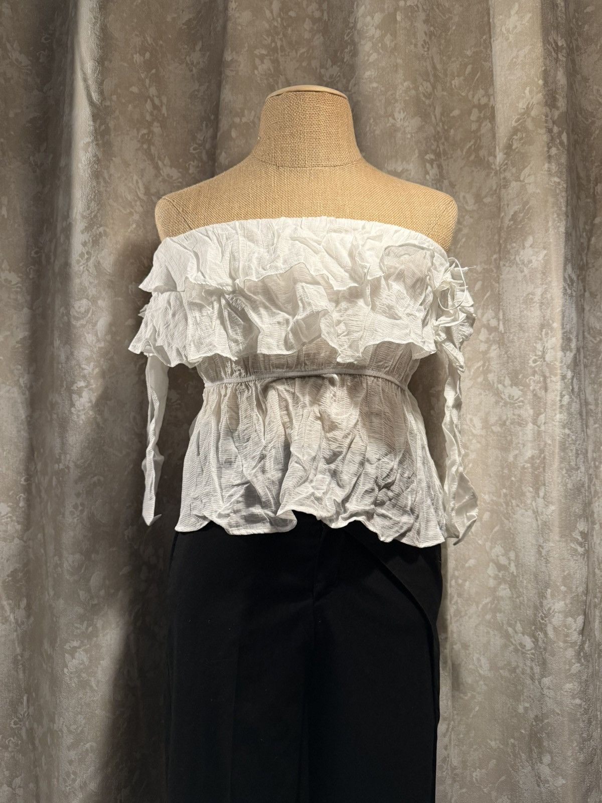 Other Romantic Off-Shoulder Ruffle Top – White | Boho Chic Size M / US 6-8 / IT 42-44 - 2 Thumbnail