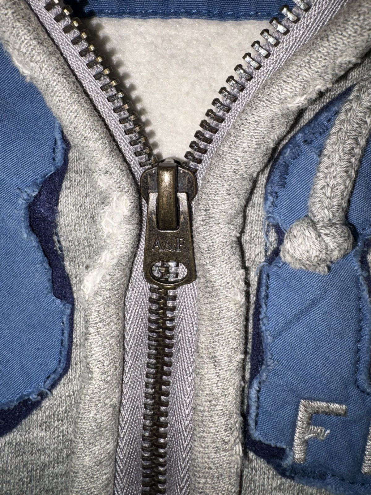 Abercrombie & Fitch Vintage Abercrombie& Fitch Distressed MuscleFit ZipUp Hoodie Size US S / EU 44-46 / 1 - 8 Thumbnail