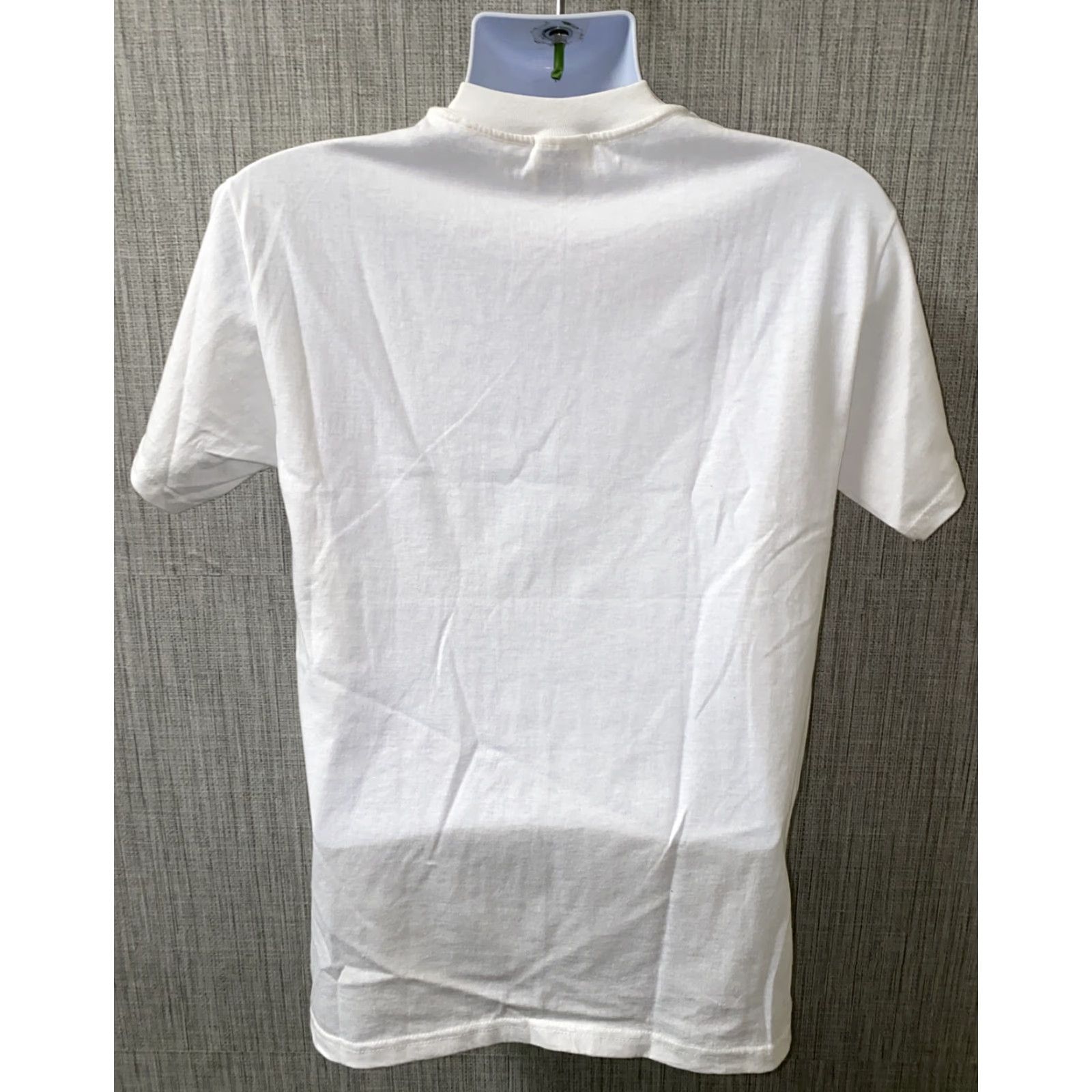 Hanes VINTAGE Hanes T-Shirt Mens White Short Sleeve Enfolding Water 1995 Size M Regular Cotton/Polyester XS? Size US M / EU 48-50 / 2 - 3 Thumbnail