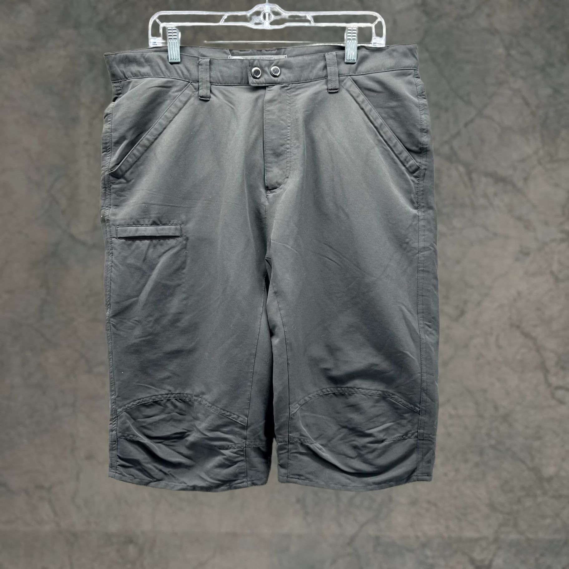 Vintage REI Shorts Men 36 Gray Nylon Cargo Flat Front Inseam 13 Outdoor Casual Travel Spring Summer Fall Mens Size US 36 / EU 52 - 1 Thumbnail