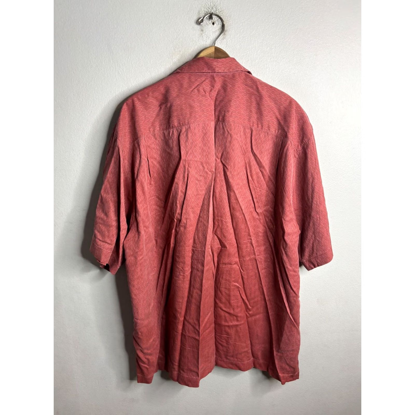 Tommy Bahama Tommy Bahama Shirt Mens XL Red Silk Geometric Camp Button Front Casual Size US XL / EU 56 / 4 - 4 Thumbnail