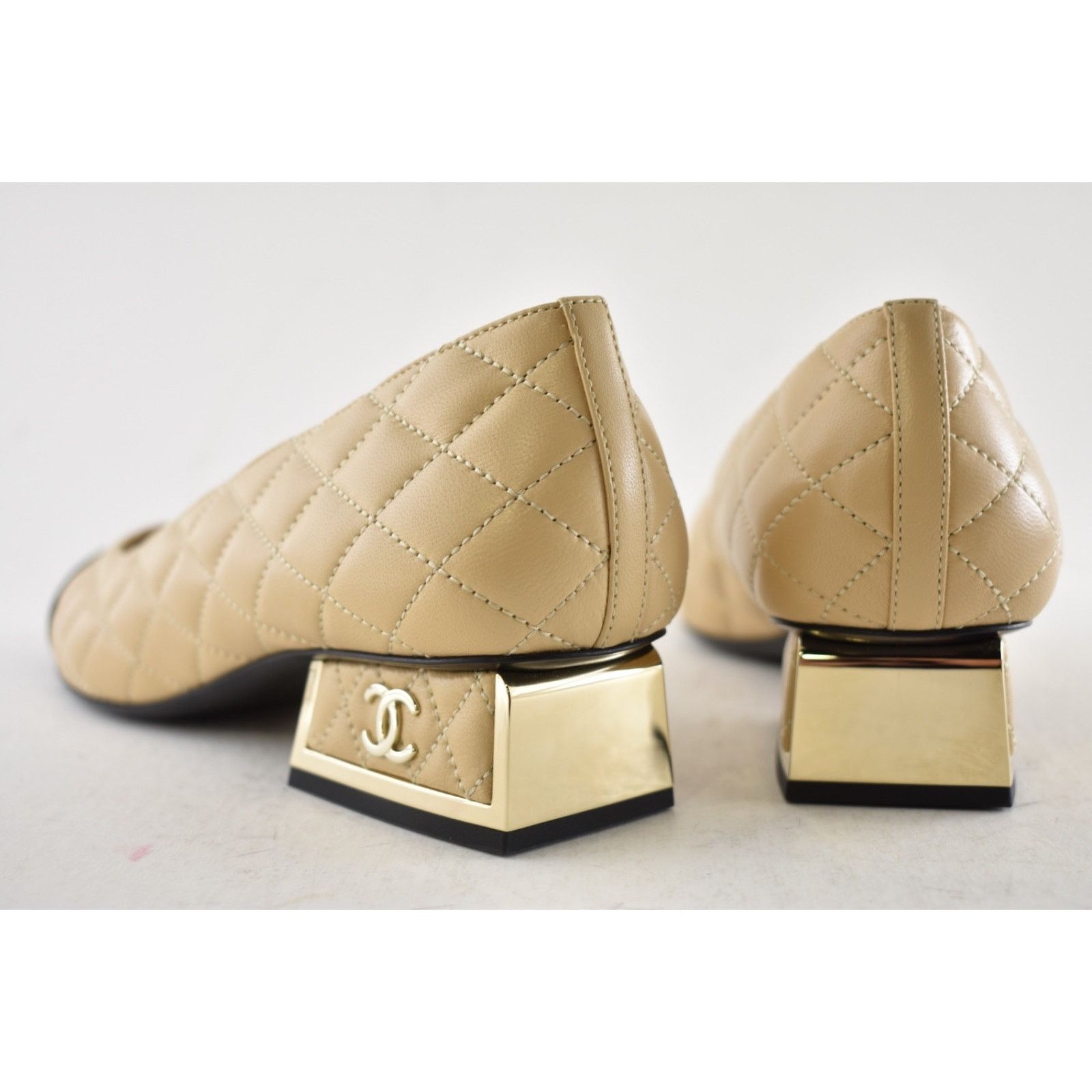 Chanel Chanel 24B Beige Lambskin Quilted CC Block Heel Pumps 37.5 Size US 7.5 / IT 37.5 - 14 Thumbnail
