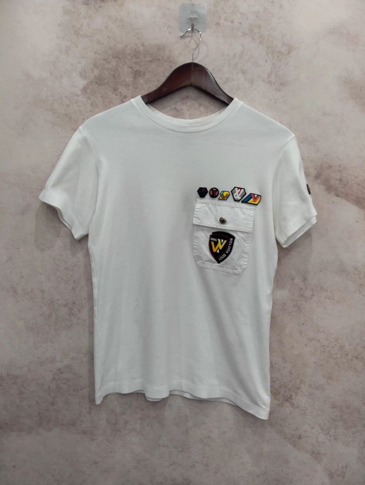 Louis Vuitton LV White Badge Pocket Embroidered Short Sleeve T-shirt S Size S / US 4 / IT 40 - 1 Thumbnail