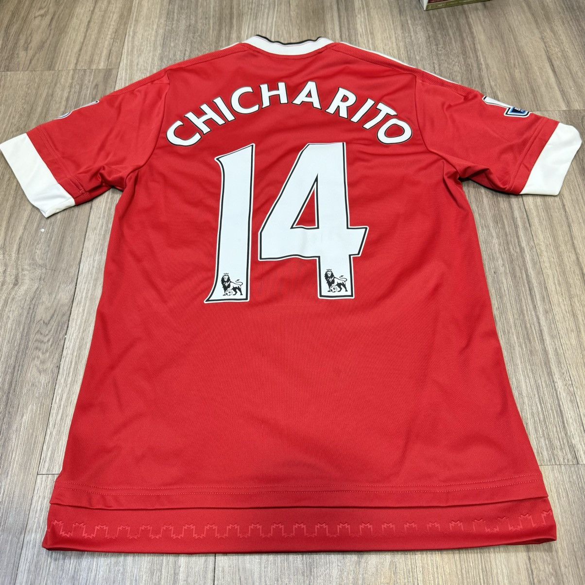 Other Manchester United 15/16 home shirt #14 Chicharito Size US S / EU 44-46 / 1 - 2 Thumbnail